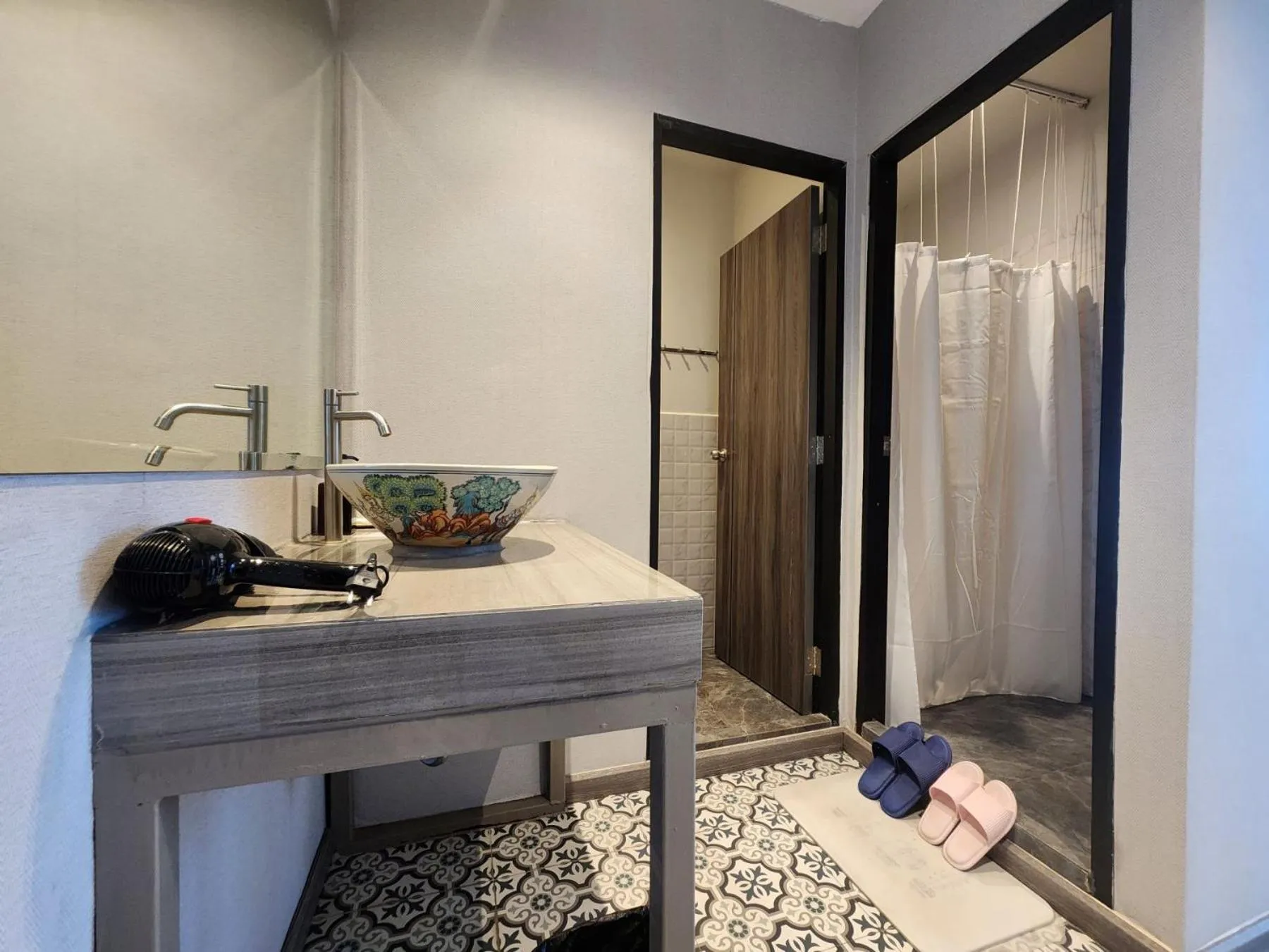 Bathroom in Happy Station Bangkok