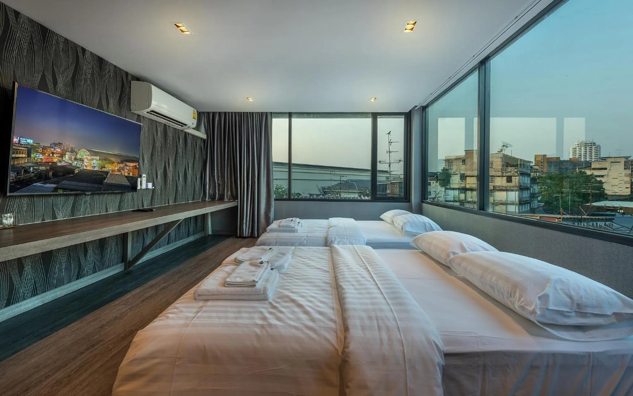 TV and multimedia, Bed in Happy Station Bangkok