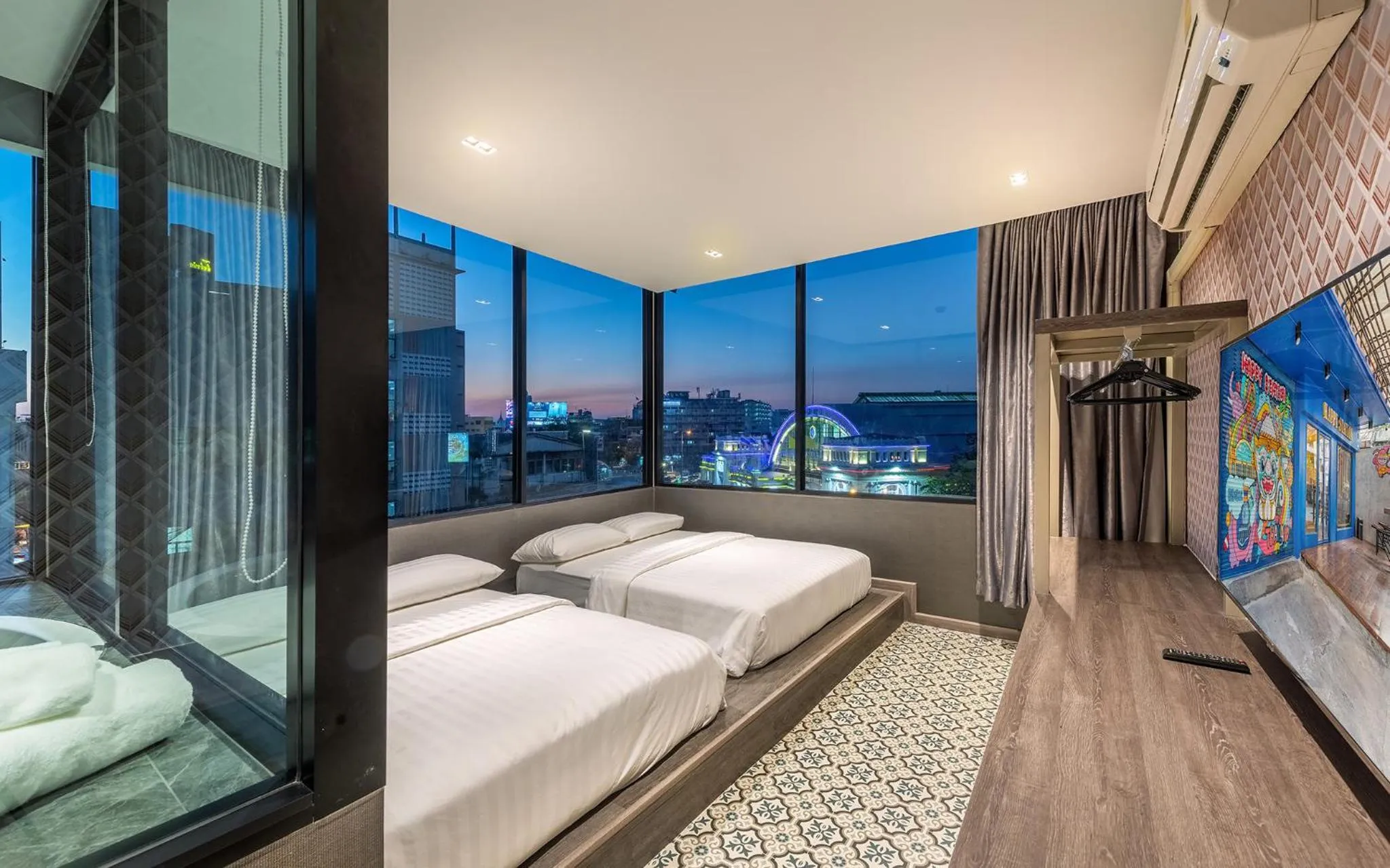 Staff, Bed in Happy Station Bangkok