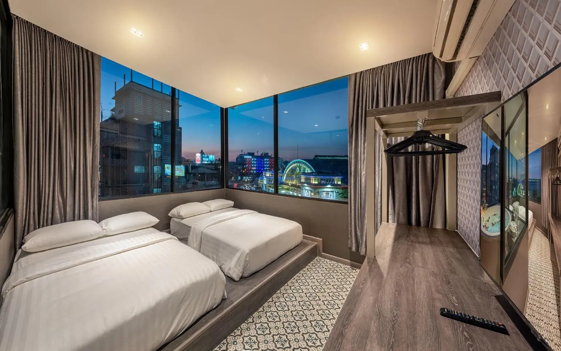 Triple Room with Bath in Happy Station Bangkok Triple Room with Bath in Happy Station Bangkok