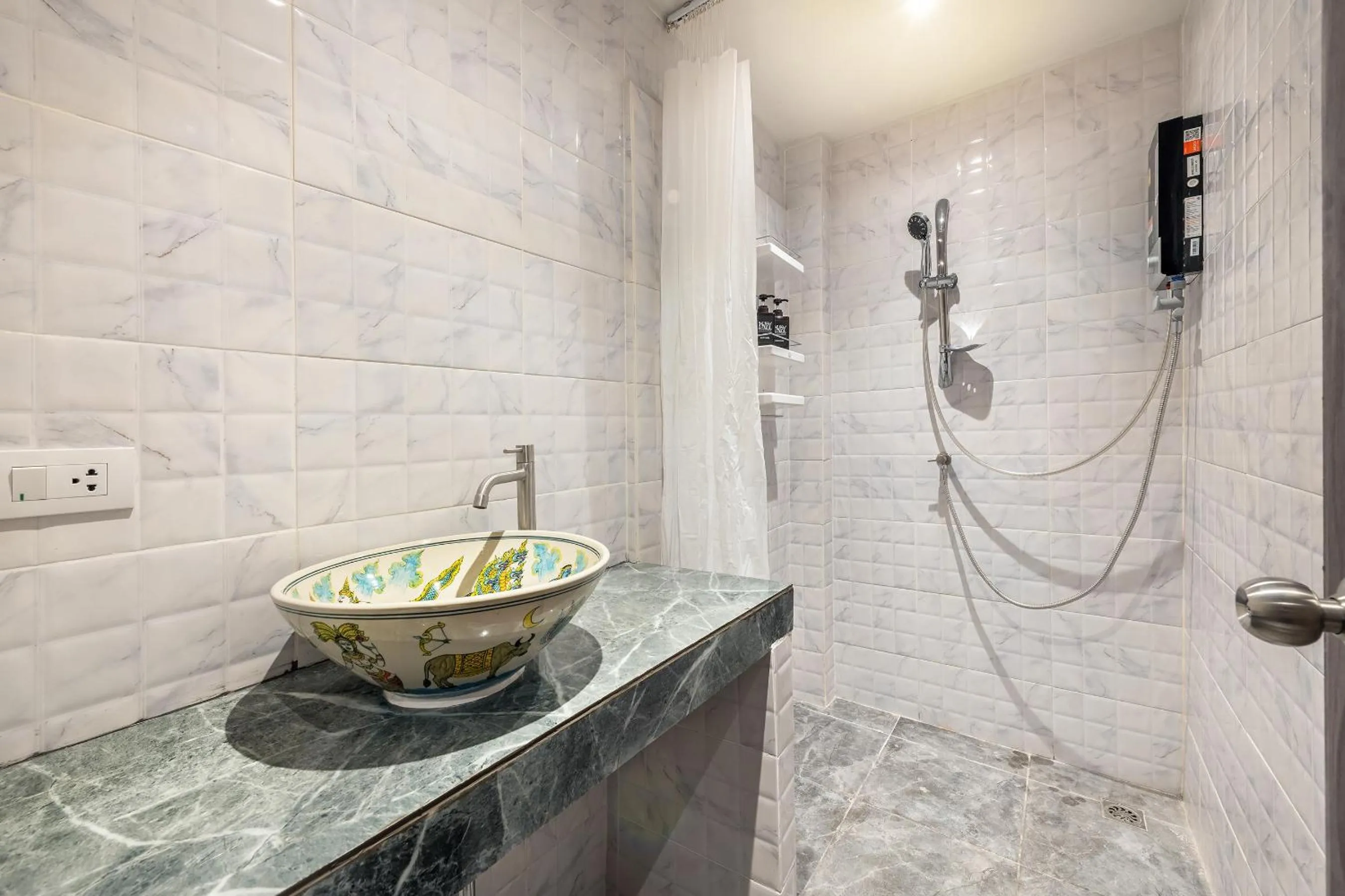 Shower in Happy Station Bangkok