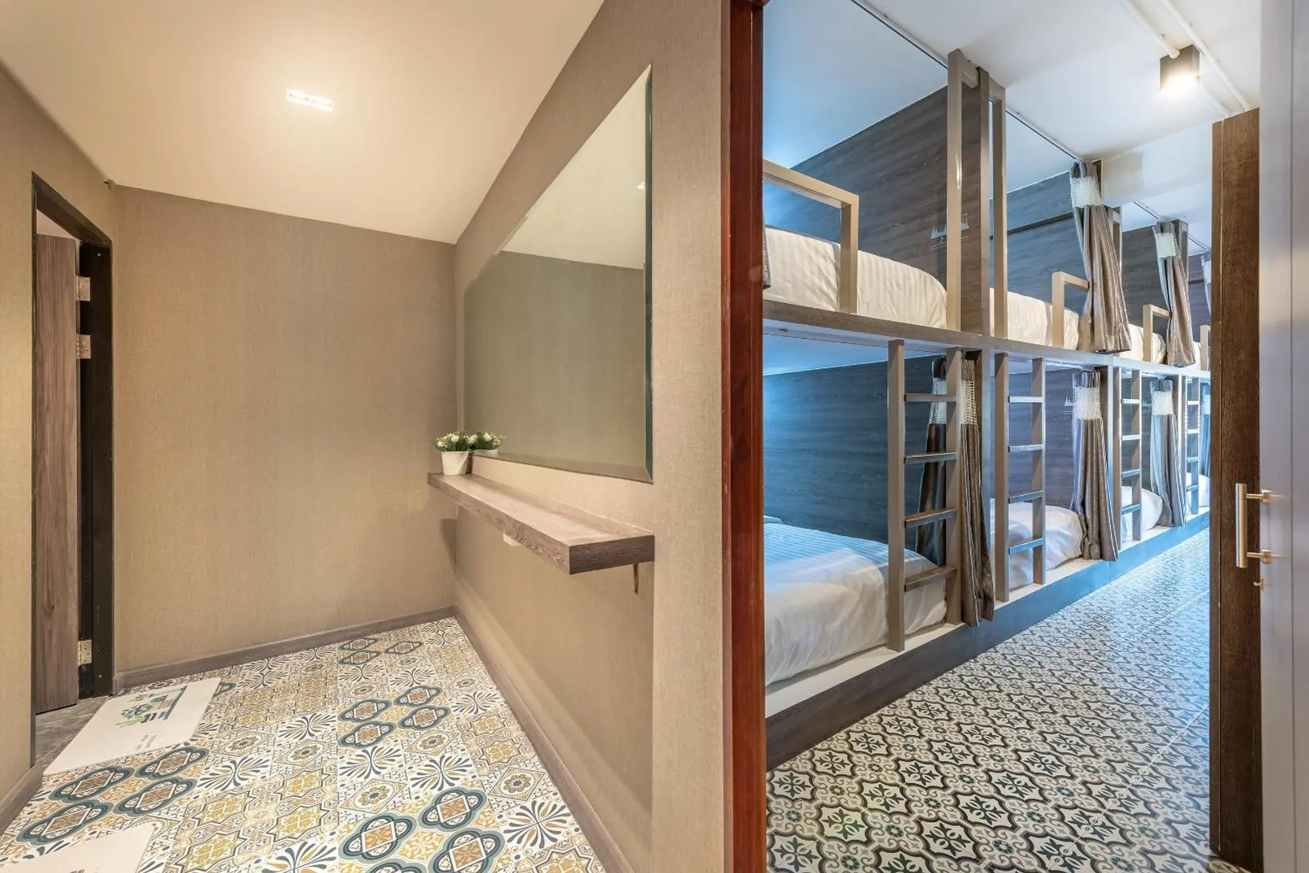 8-Bed Mixed Dormitory Room in Happy Station Bangkok 8-Bed Mixed Dormitory Room in Happy Station Bangkok