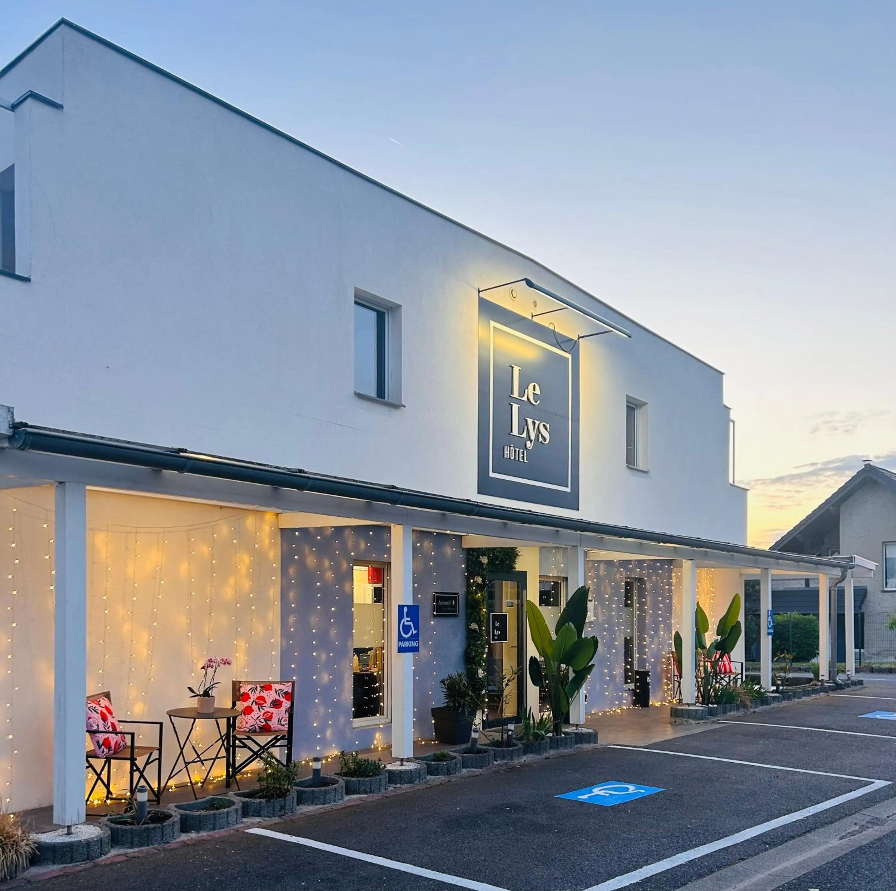 Property building in Hôtel Le Lys