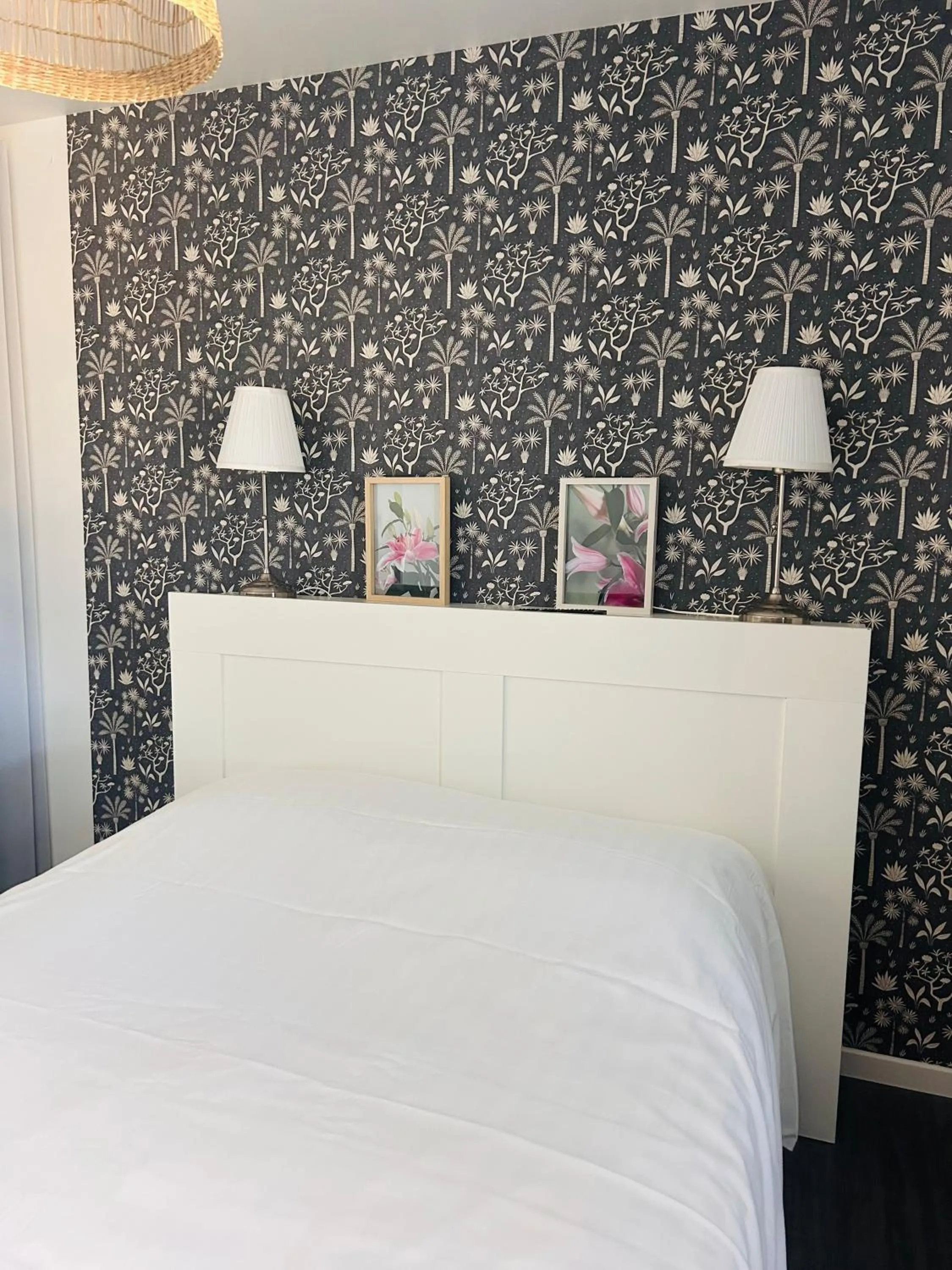 Bed in Hôtel Le Lys