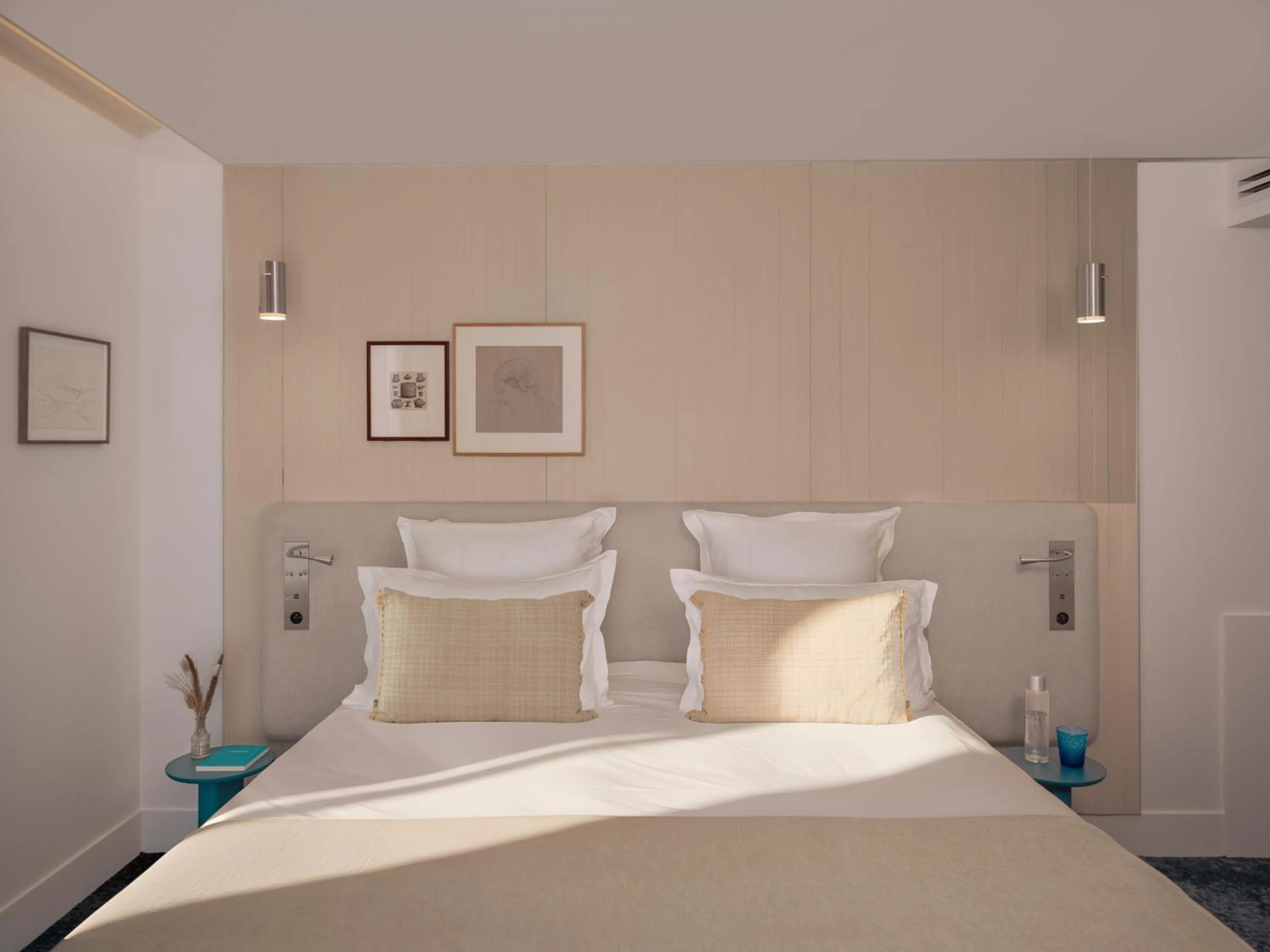 Bed in Hôtel Saint Christophe Aix en Provence Centre Ville