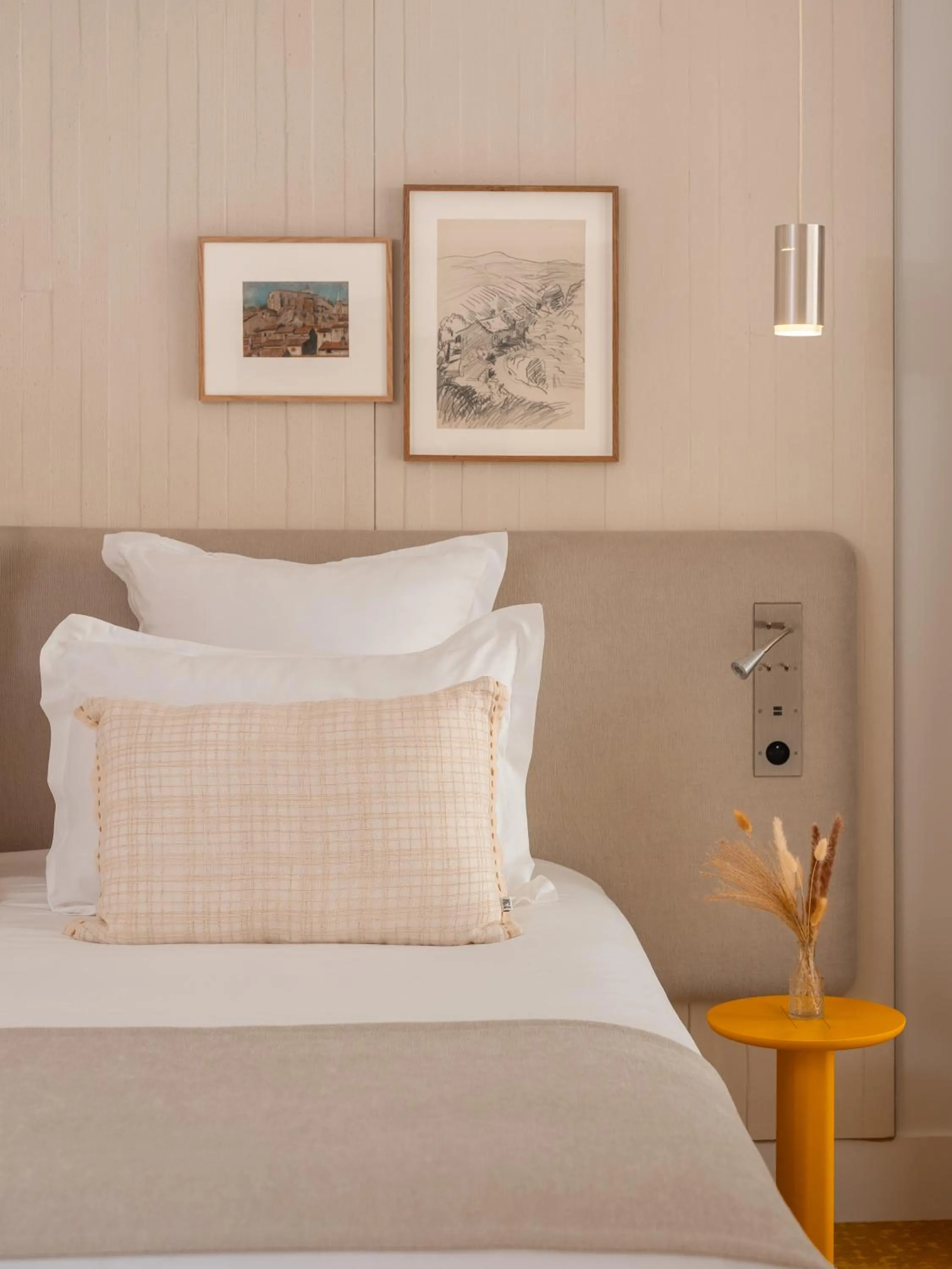 Bed in Hôtel Saint Christophe Aix en Provence Centre Ville