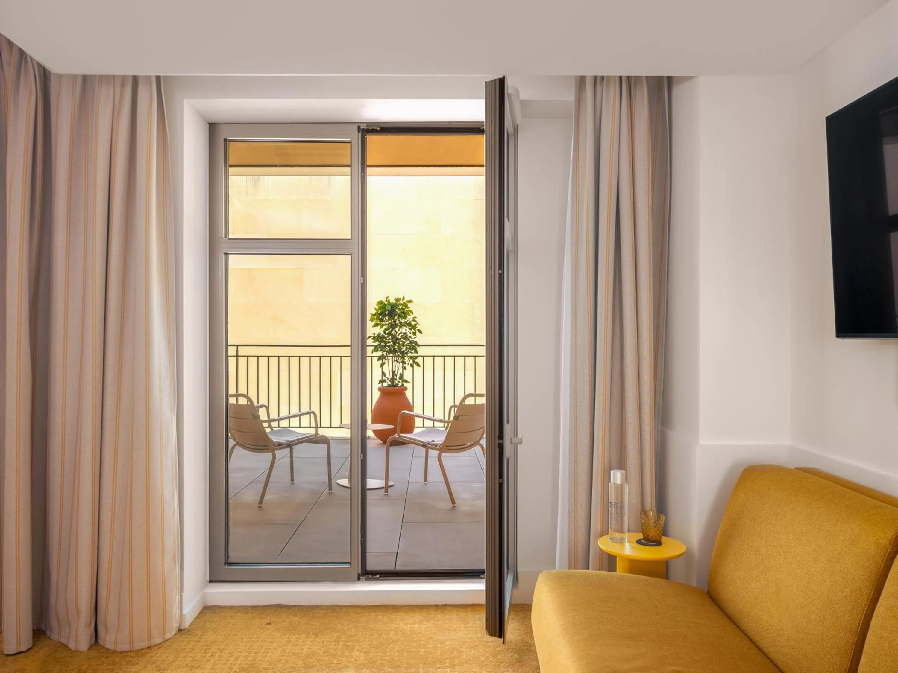 Balcony/Terrace in Hôtel Saint Christophe Aix en Provence Centre Ville