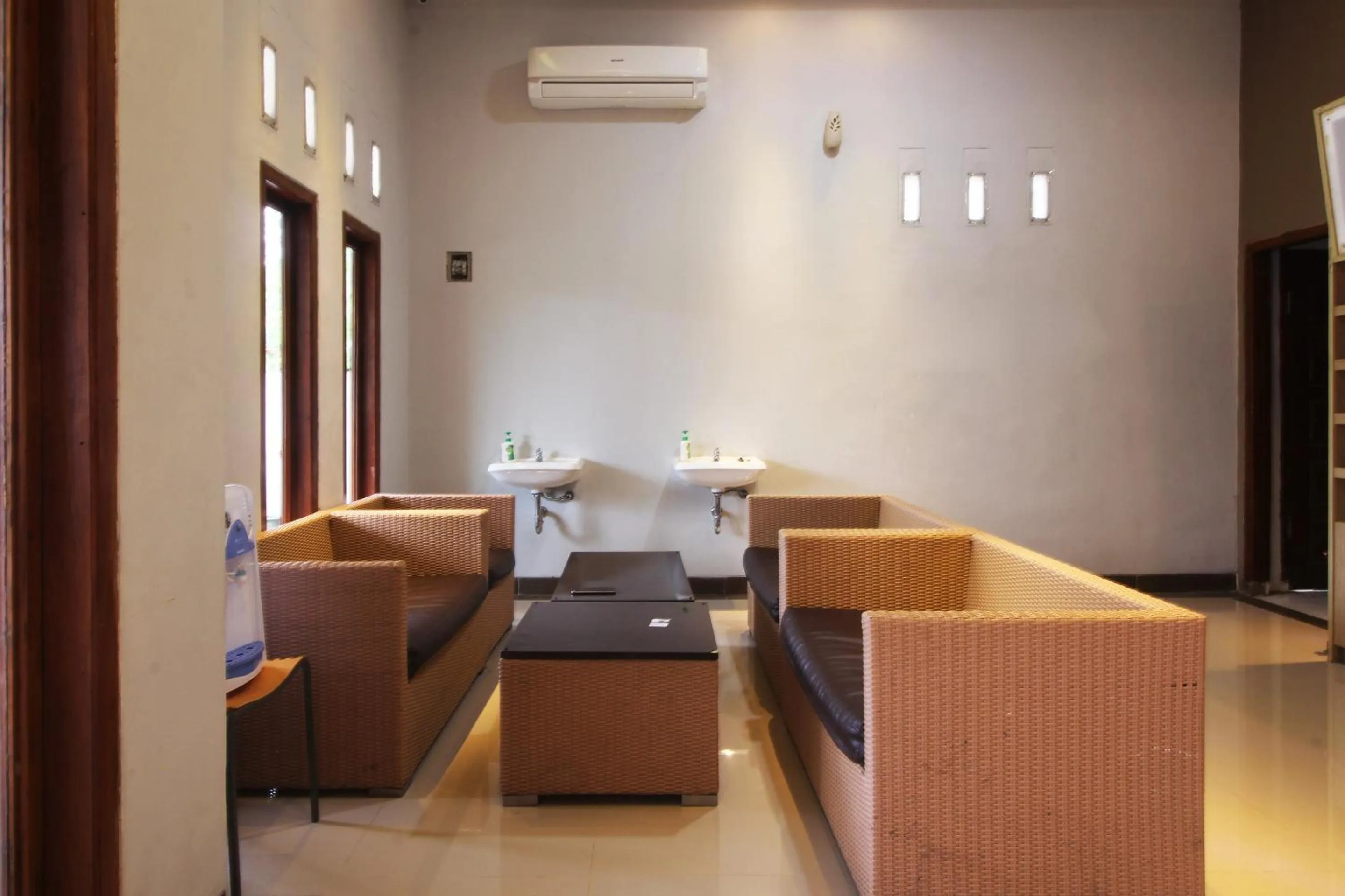 Lobby or reception in OYO Life 2273 Pratama Homestay