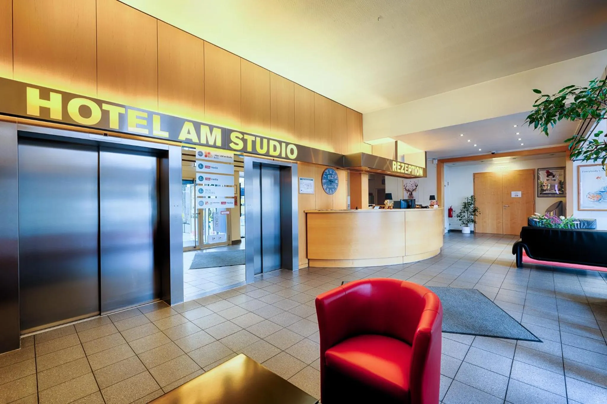 Lobby or reception in Enjoy Hotel am Studio