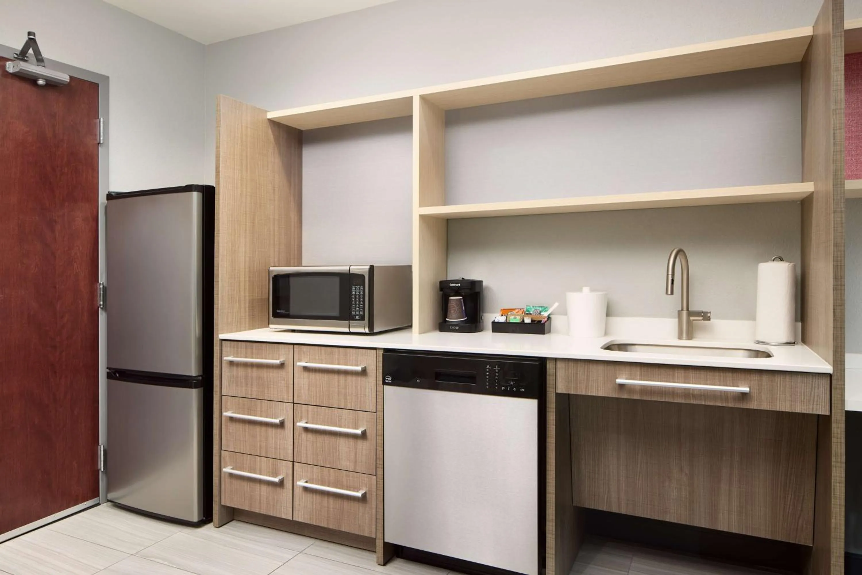Kitchen or kitchenette in Home2 Suites By Hilton Pensacola I-10 Pine Forest