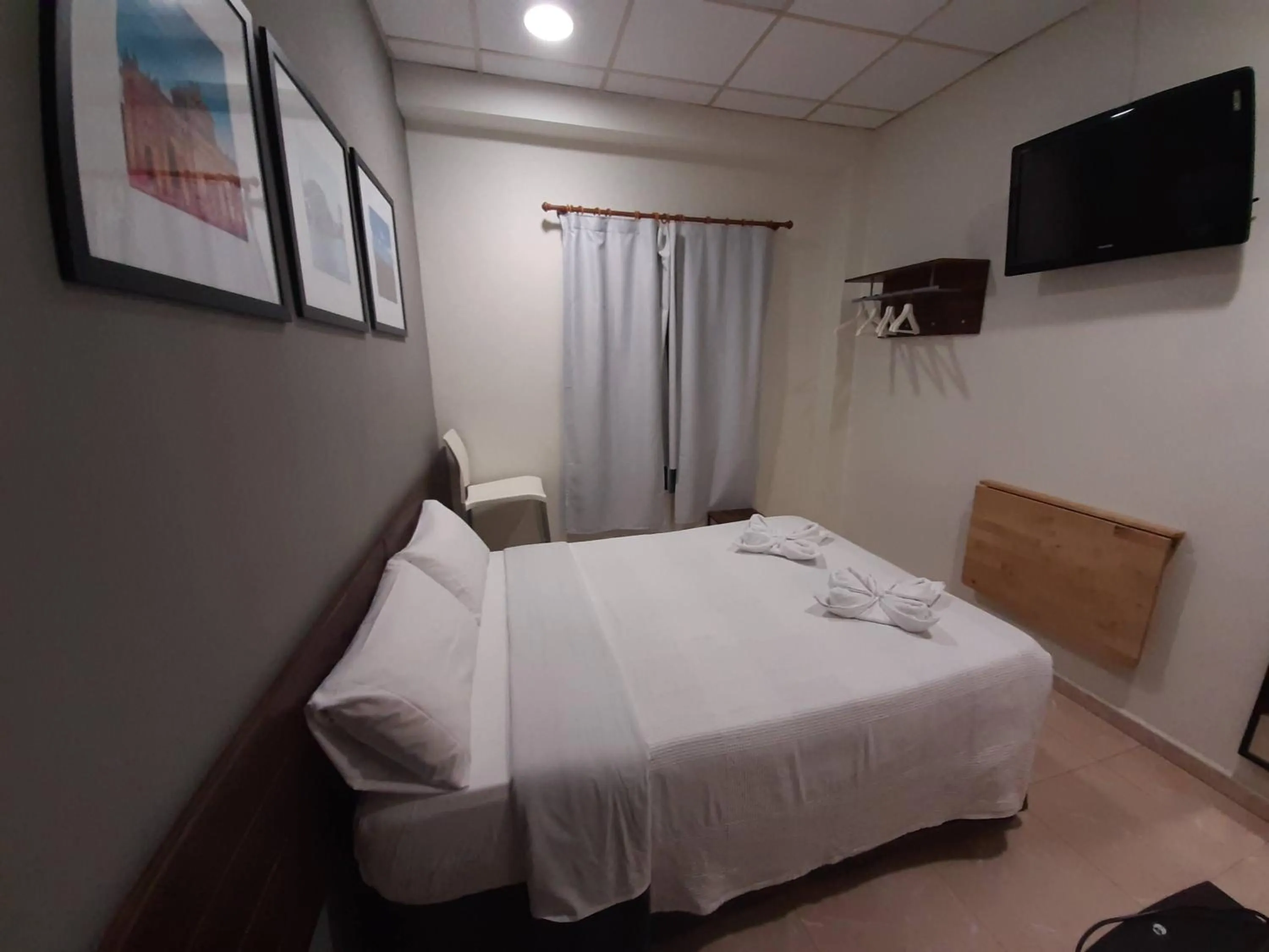 Photo of the whole room, Bed in CH Murallas II