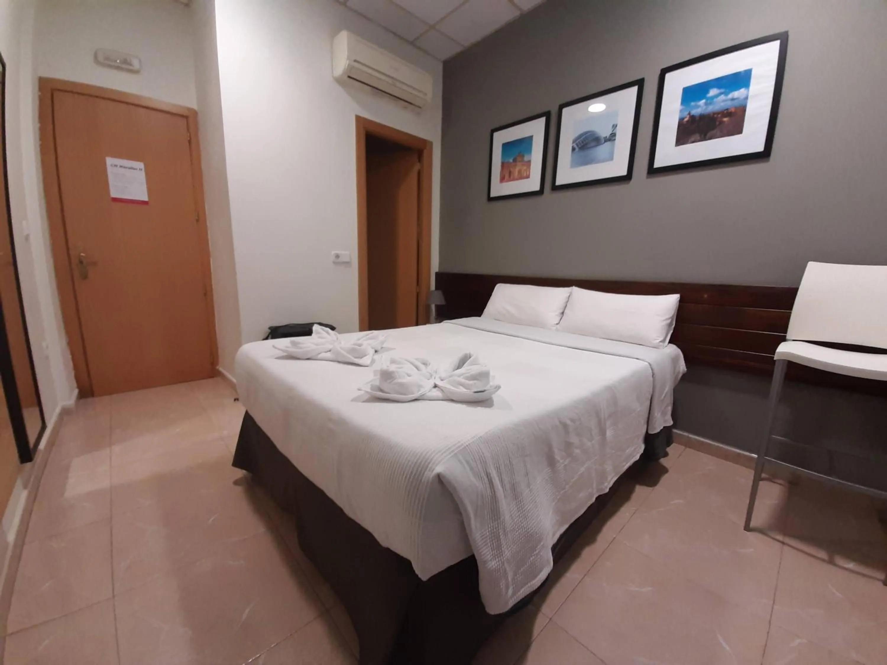 Photo of the whole room, Bed in CH Murallas II