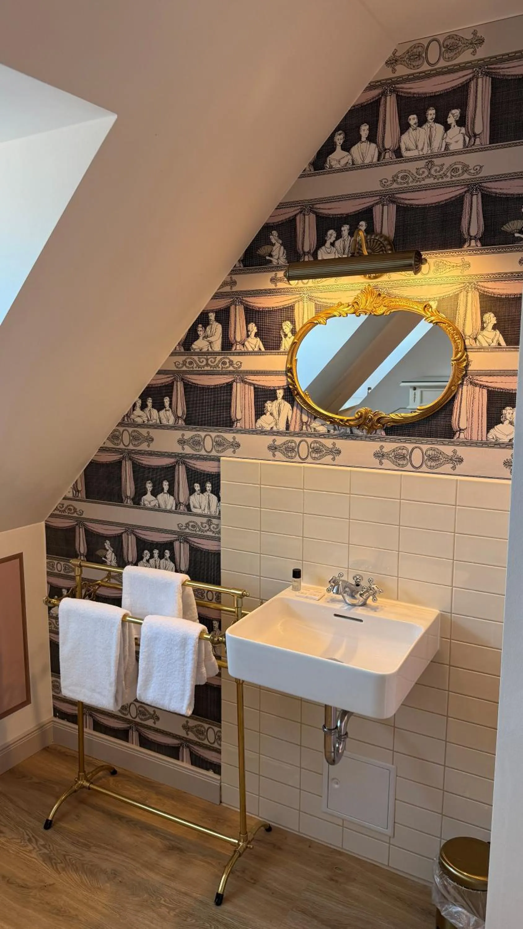 Decorative detail in Hôtel du Train