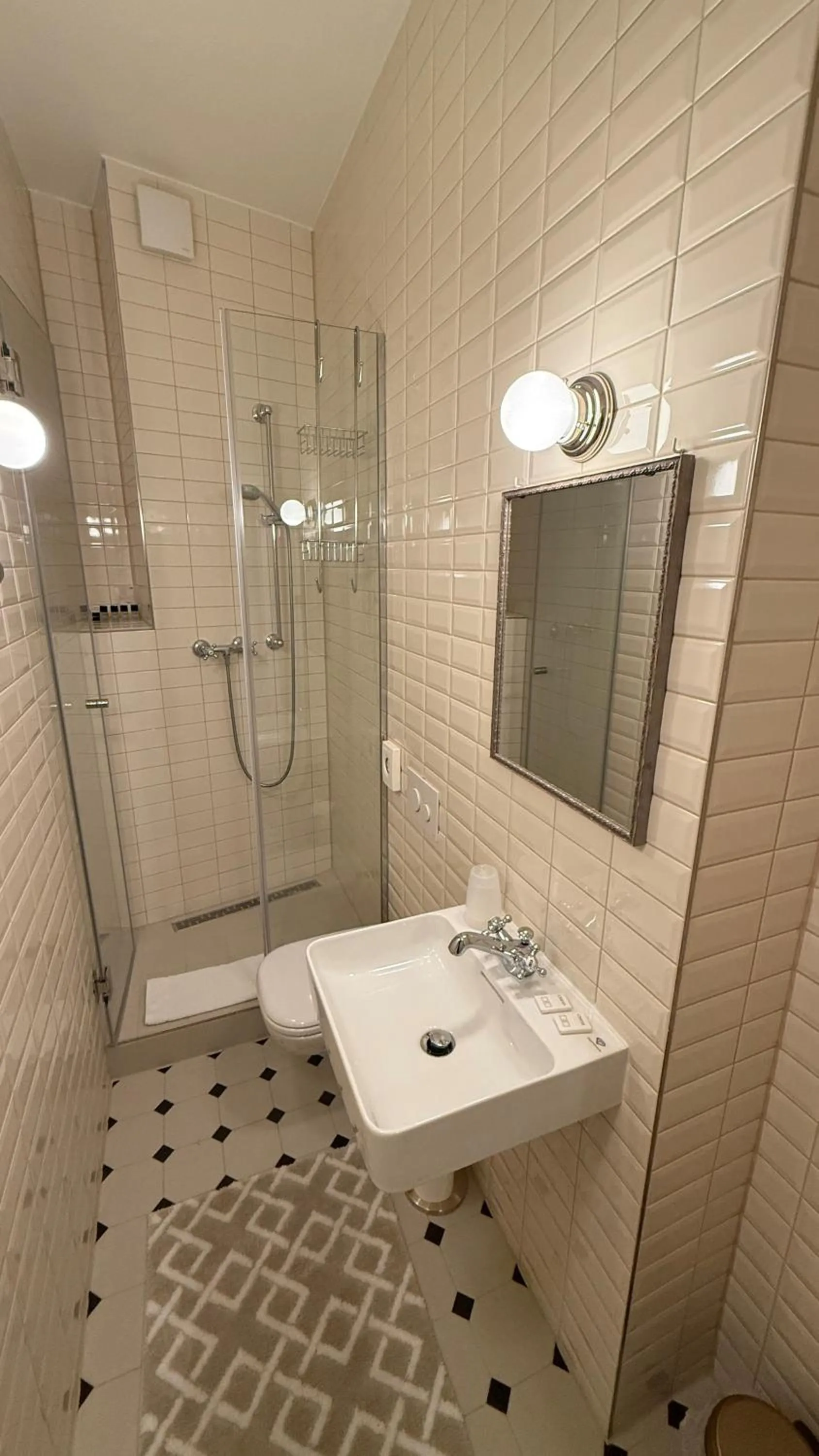 Bathroom in Hôtel du Train