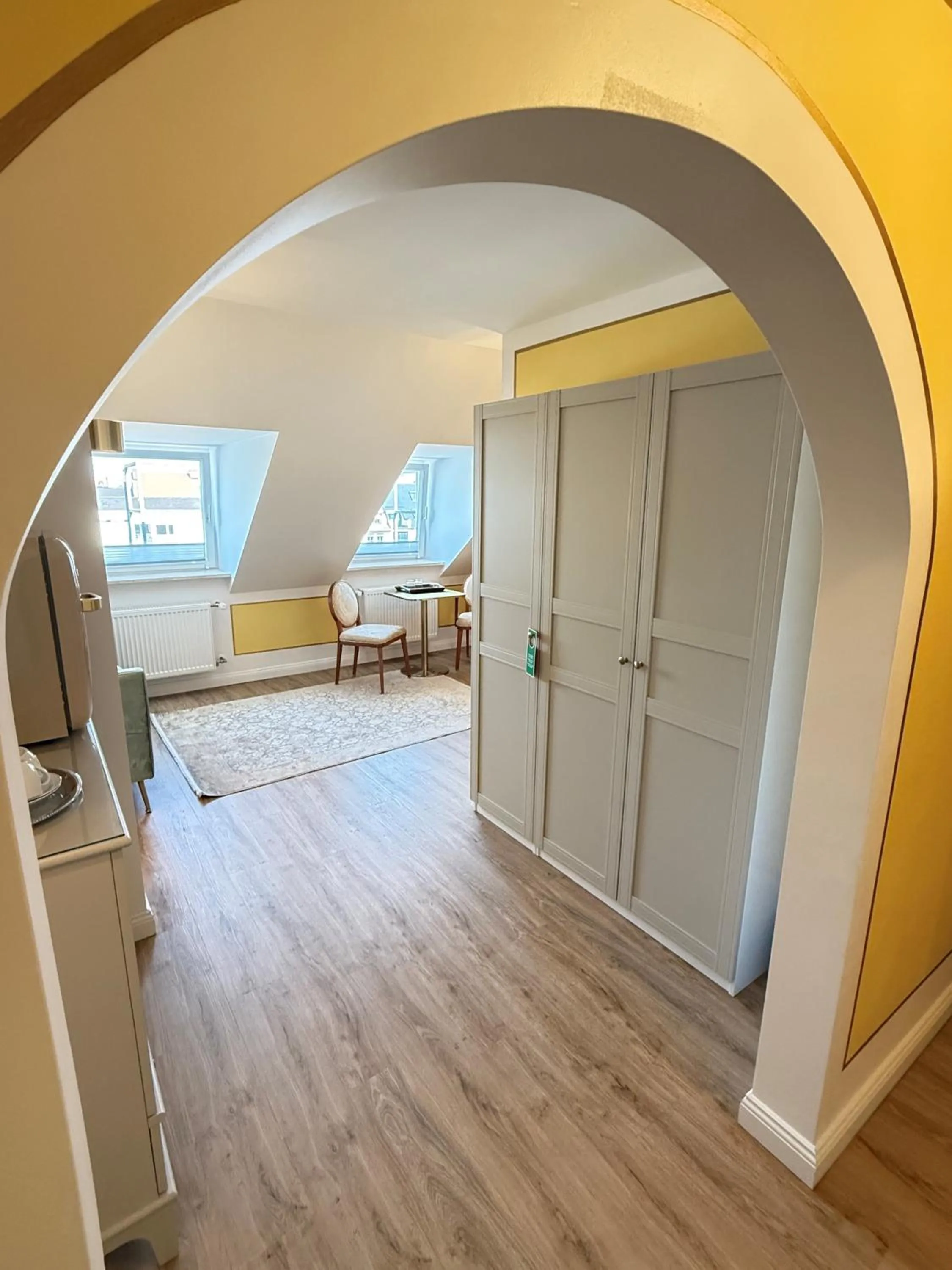 Photo of the whole room in Hôtel du Train