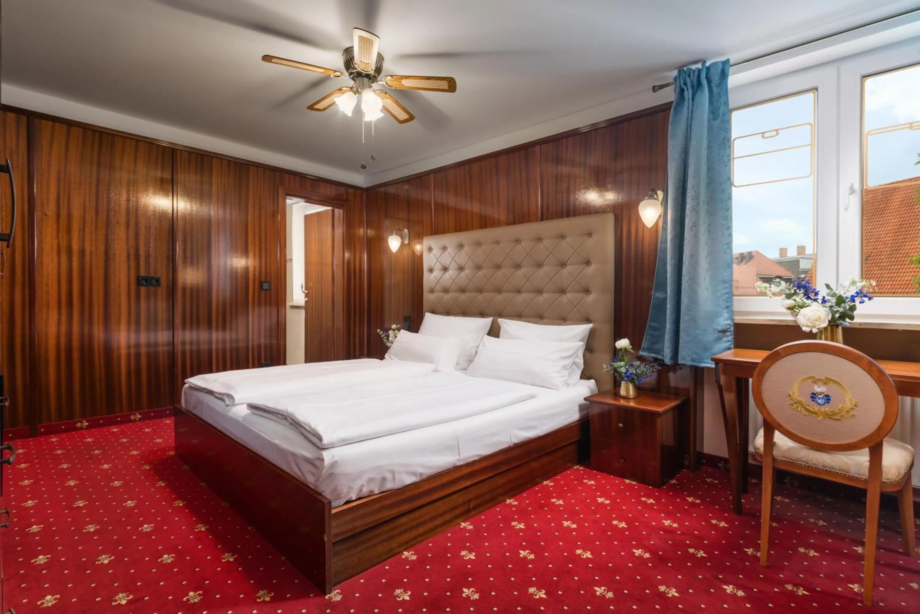 Photo of the whole room, Bed in Hôtel du Train