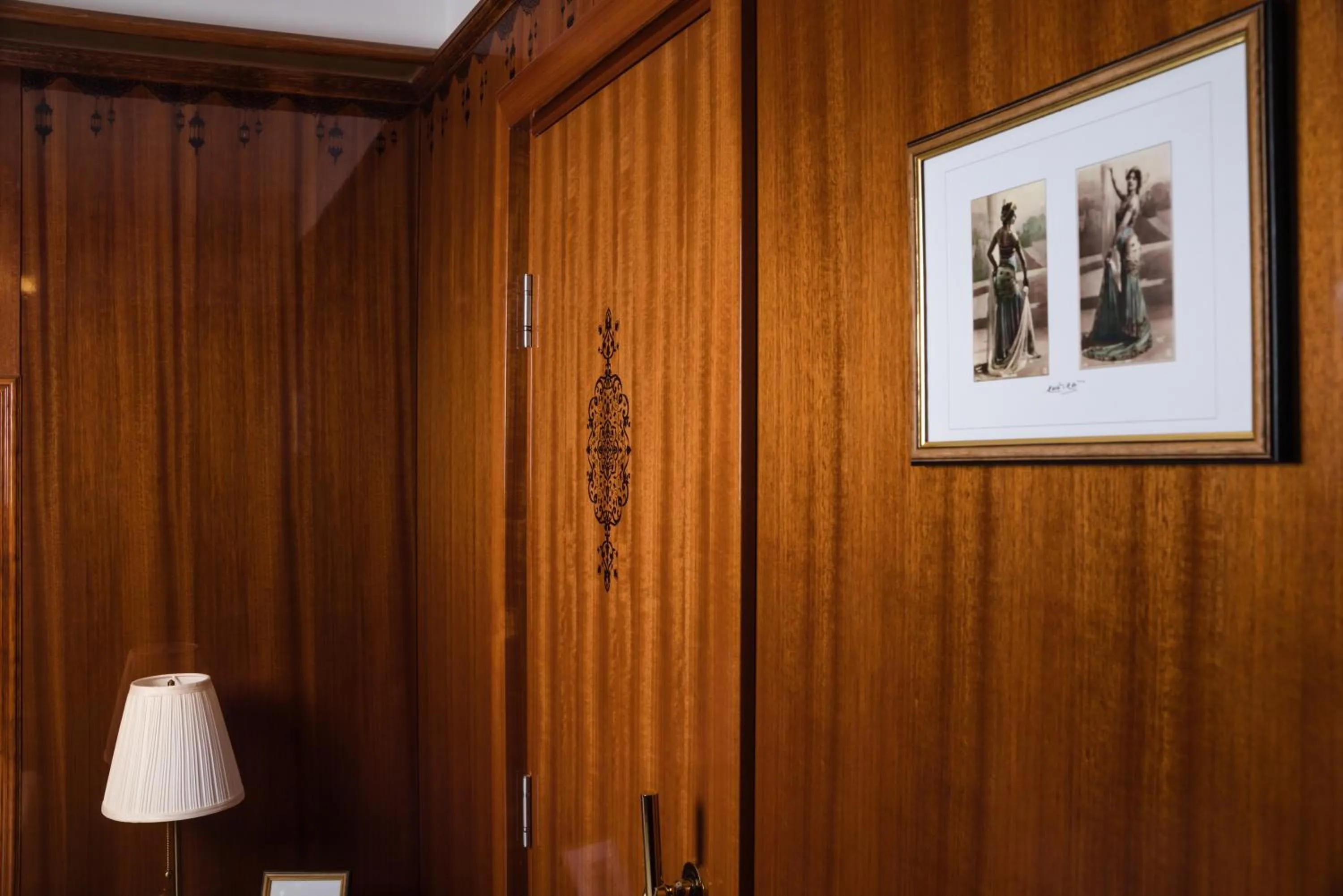 Decorative detail in Hôtel du Train