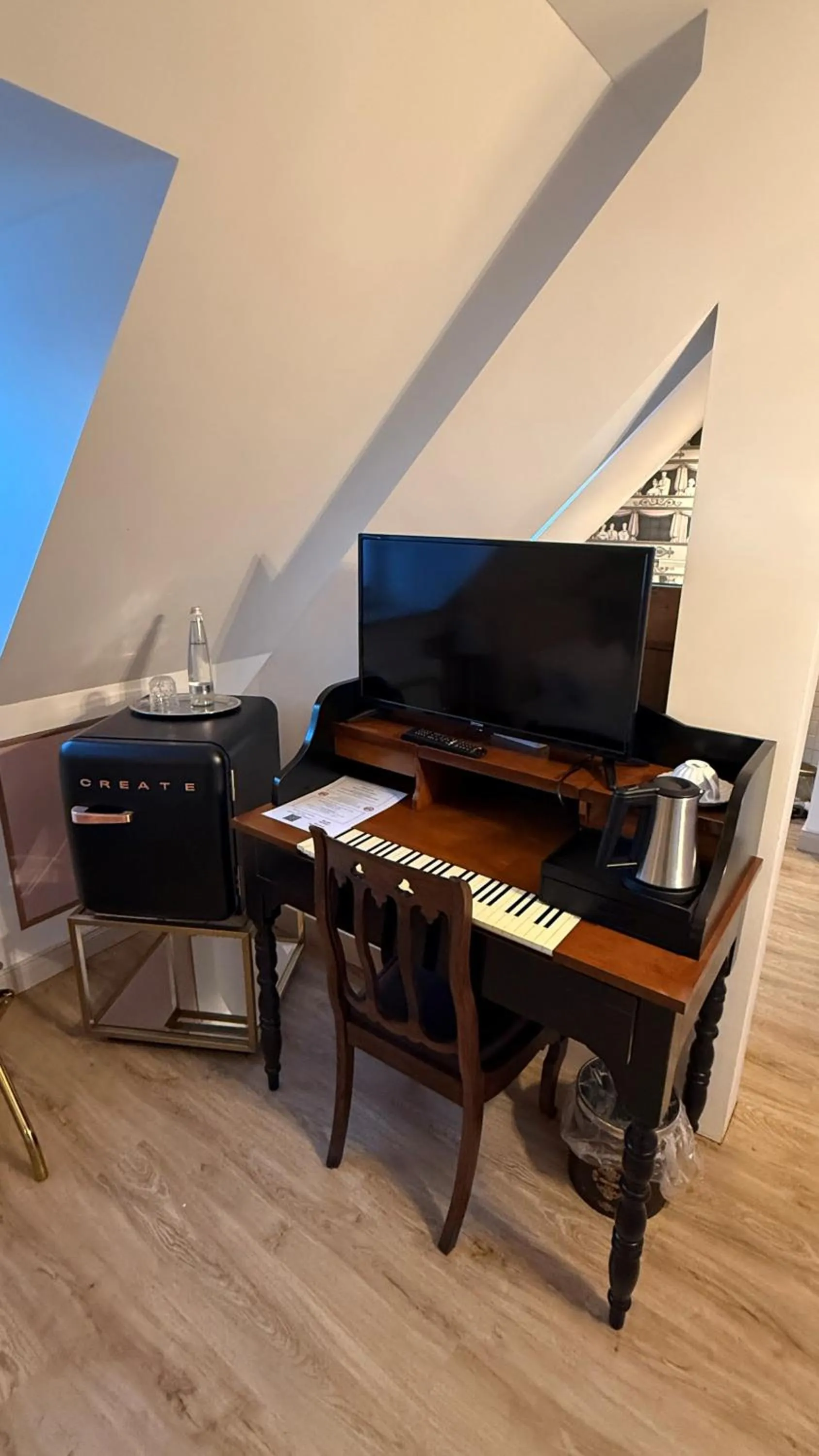 Photo of the whole room in Hôtel du Train