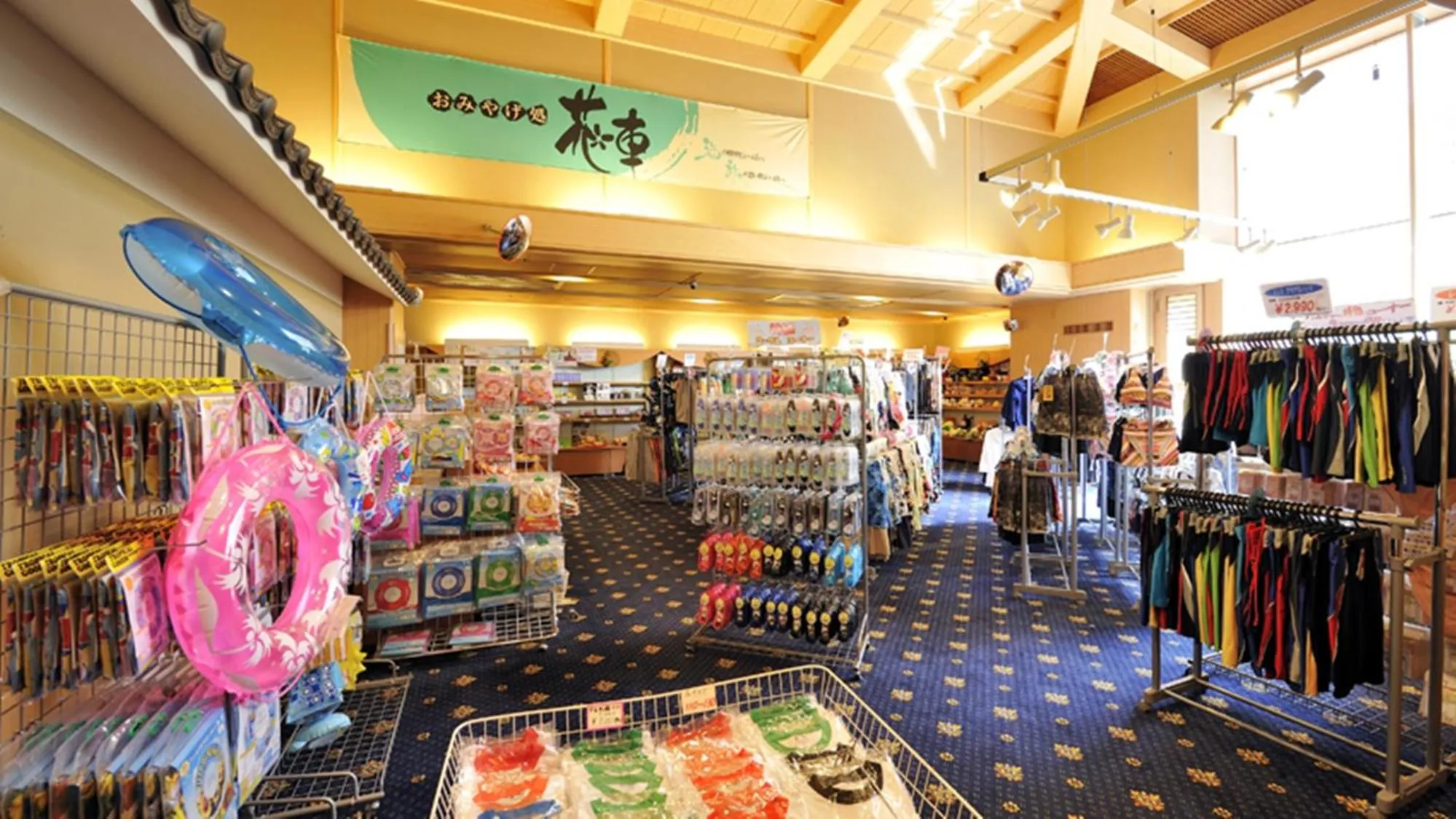 On-site shops in Ryugujo Spa Hotel Mikazuki Fujimitei