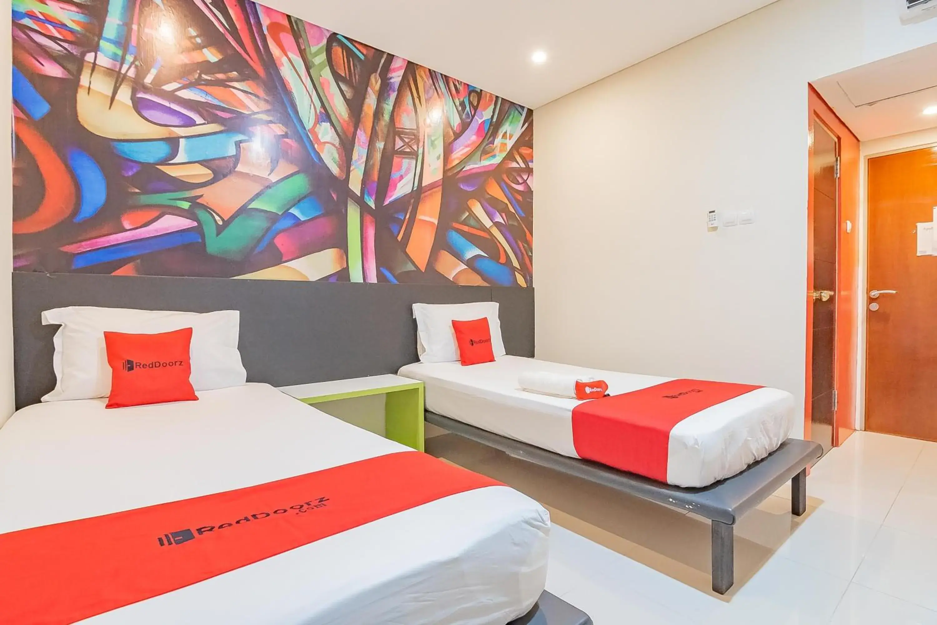 Twin Room in RedDoorz at Rajawali KM 5 Palangkaraya Twin Room in RedDoorz at Rajawali KM 5 Palangkaraya