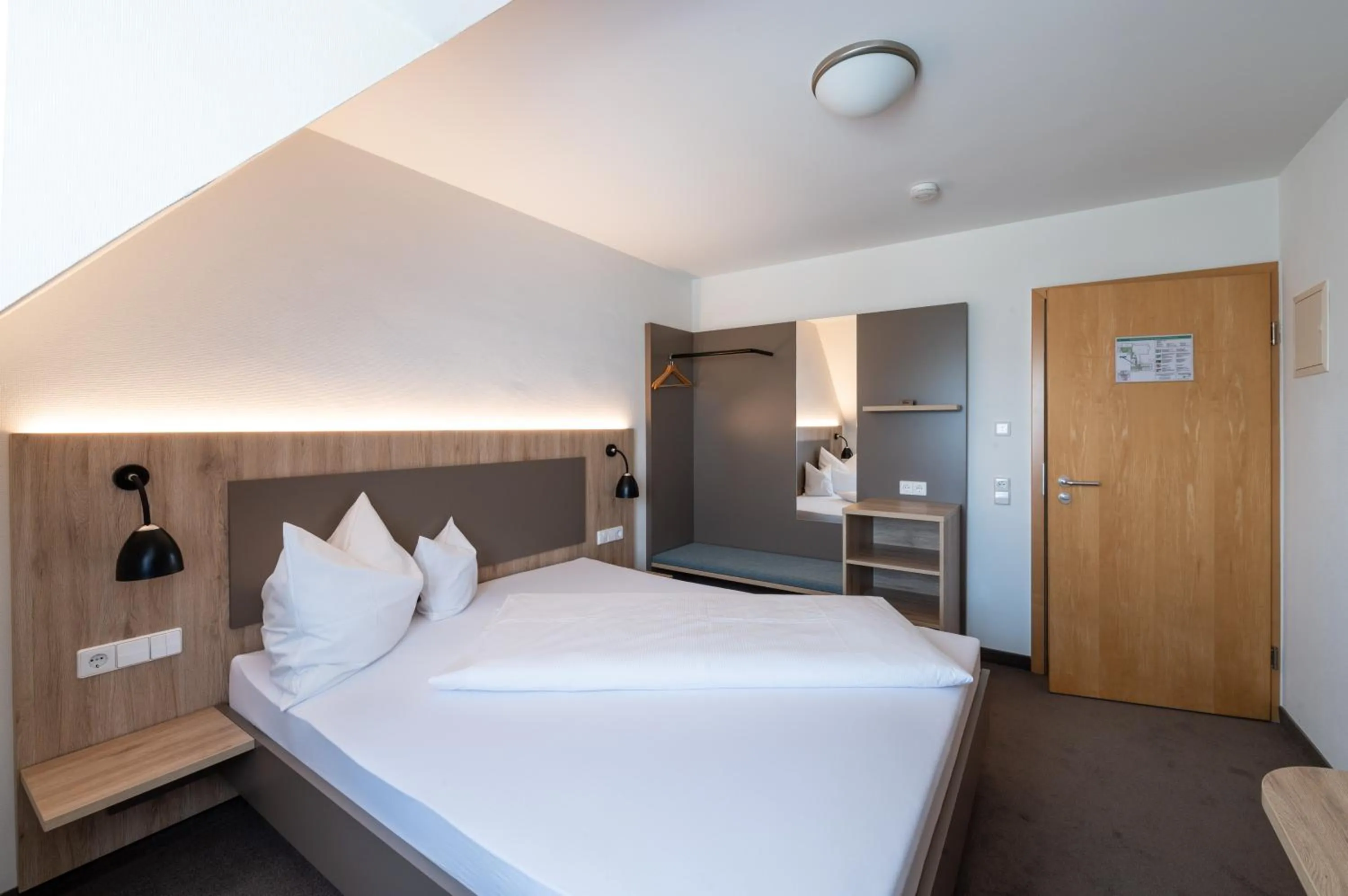 Photo of the whole room, Bed in Landschloss Korntal