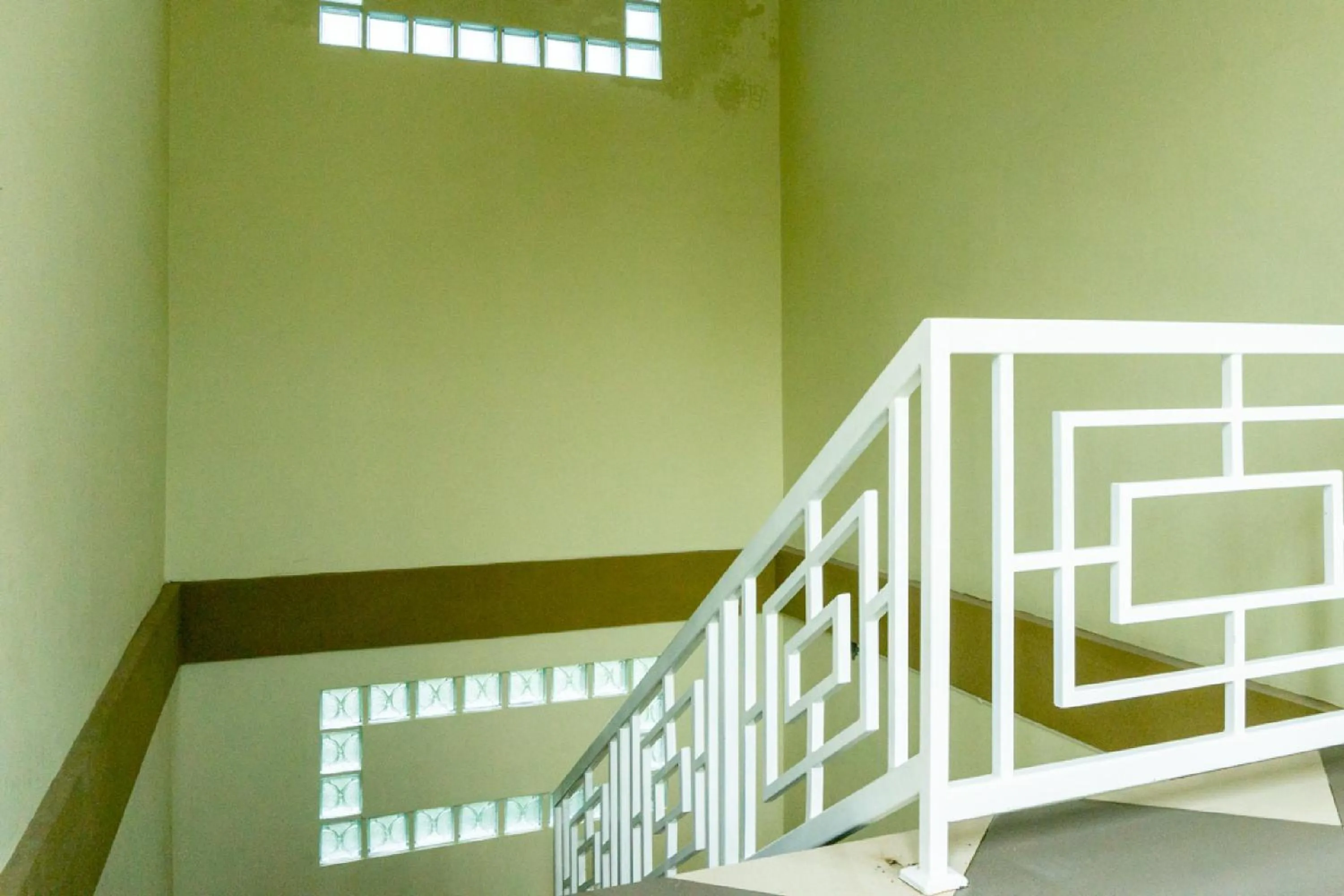 Area and facilities in RedDoorz near Benteng Van Den Bosch