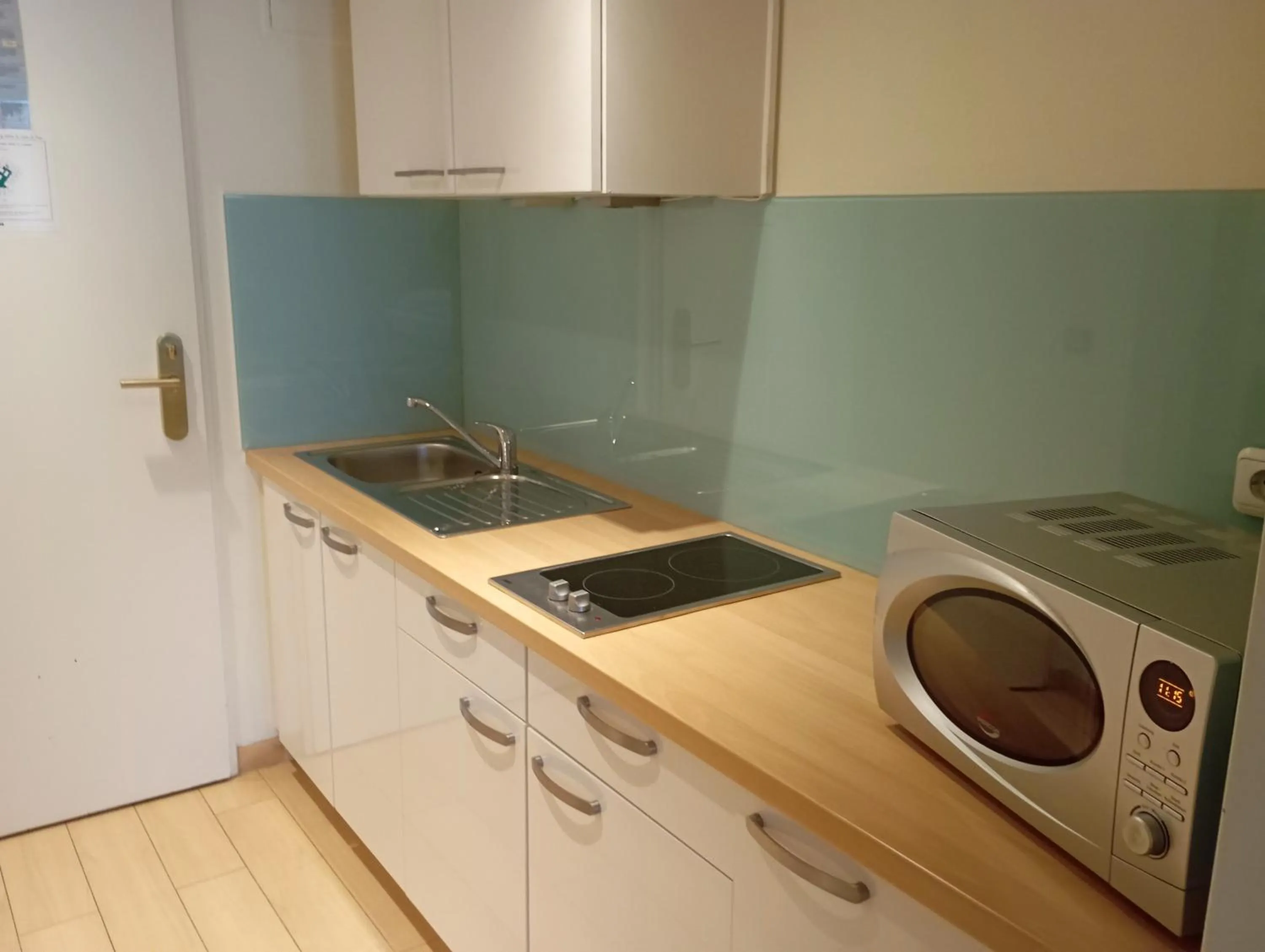 Kitchen or kitchenette in Hotel Panorama Hamburg-Harburg