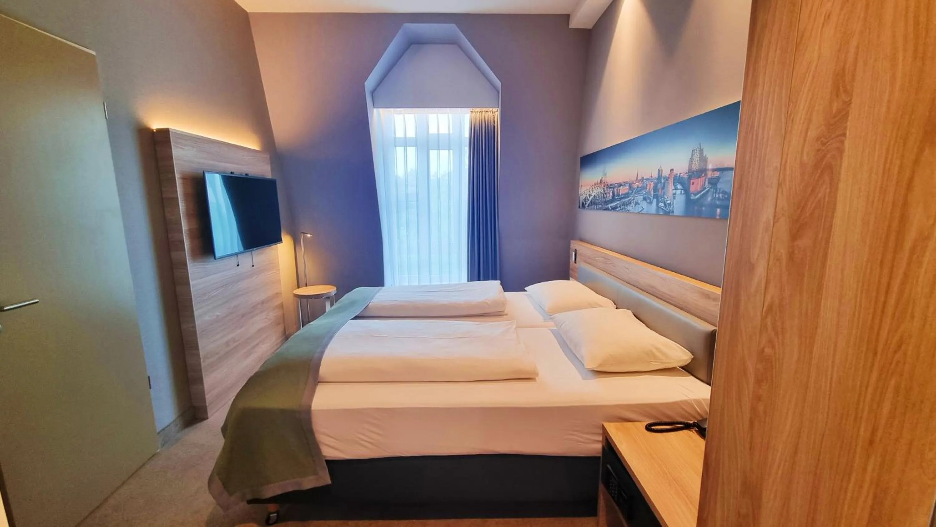 Photo of the whole room, Bed in Hotel Panorama Hamburg-Harburg