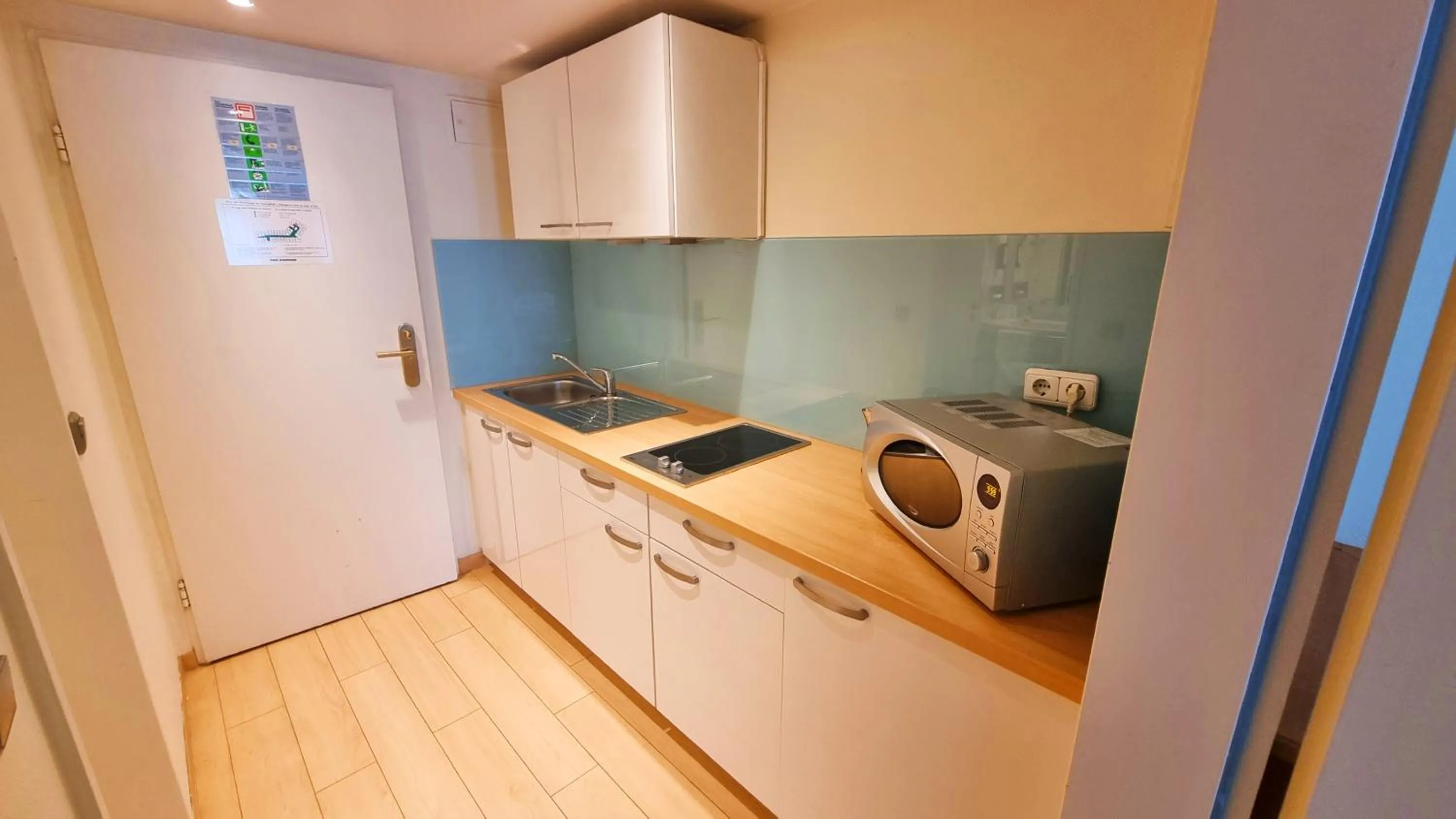 Kitchen or kitchenette in Hotel Panorama Hamburg-Harburg