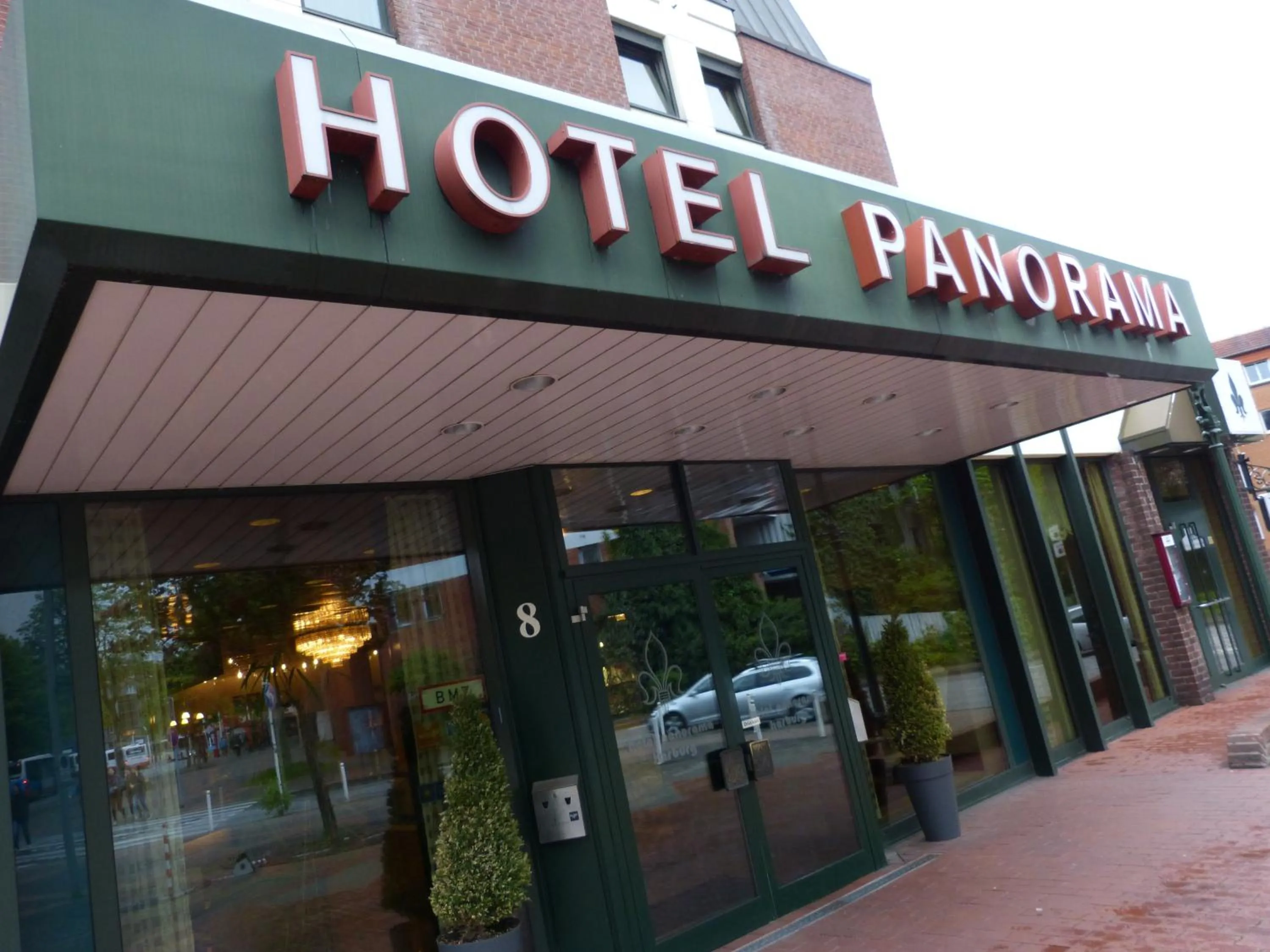 Facade/entrance in Hotel Panorama Hamburg-Harburg