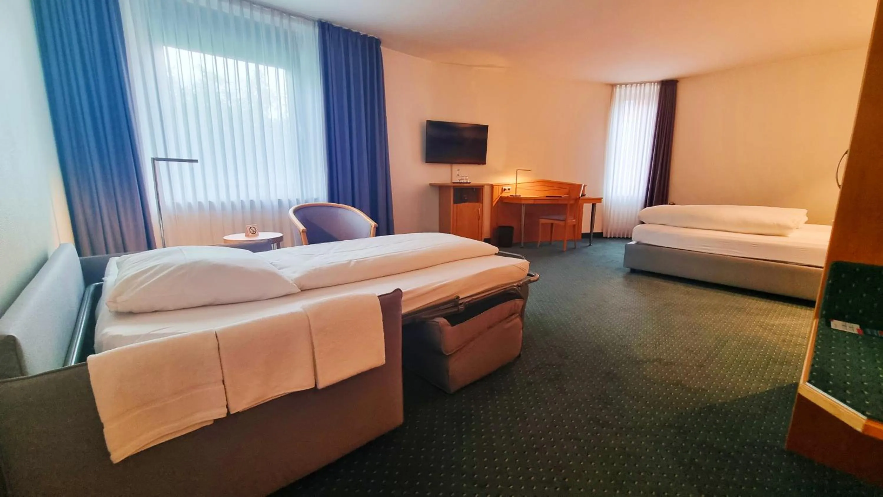 Photo of the whole room, Bed in Hotel Panorama Hamburg-Harburg