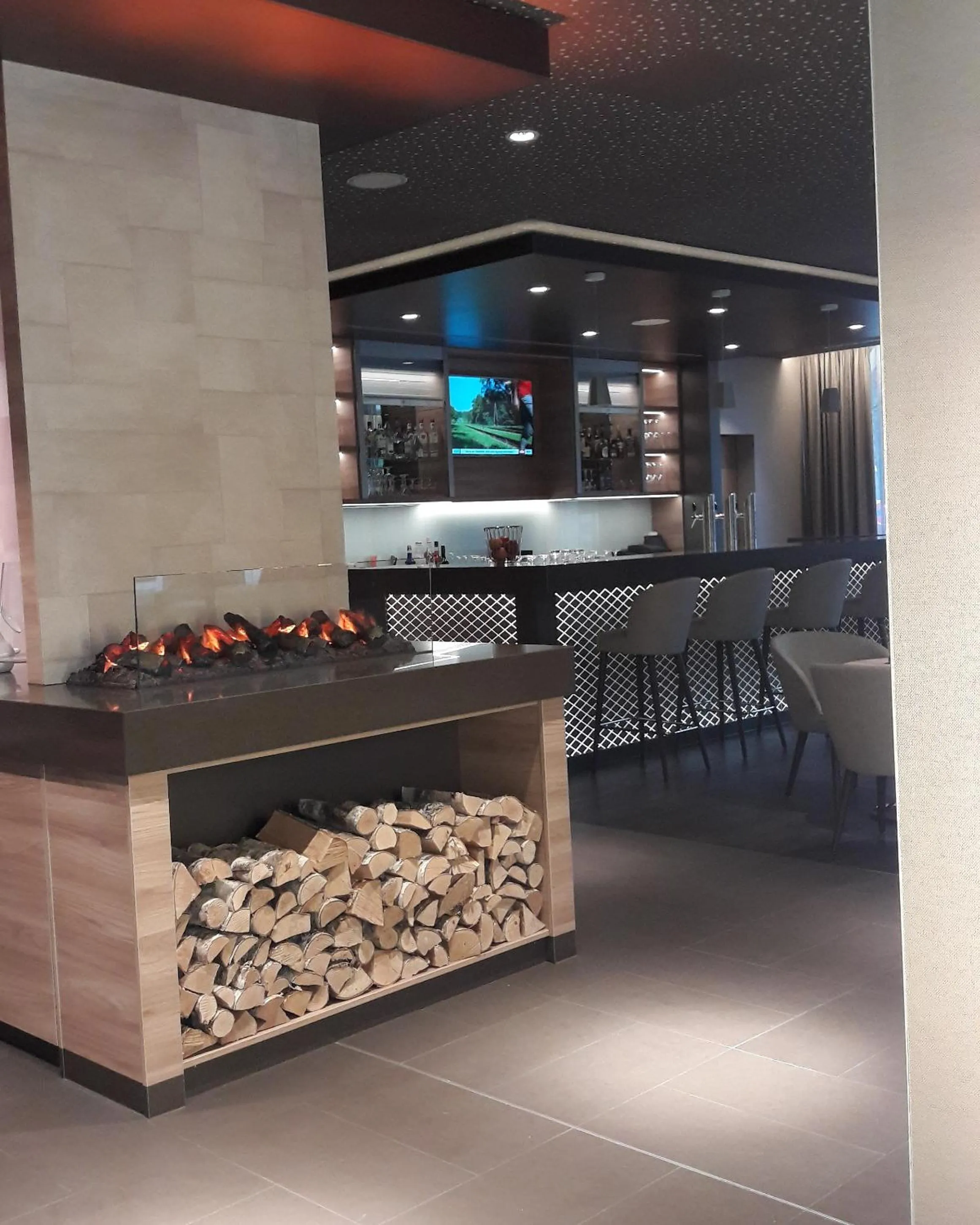 Communal lounge/ TV room in Hotel Panorama Hamburg-Harburg