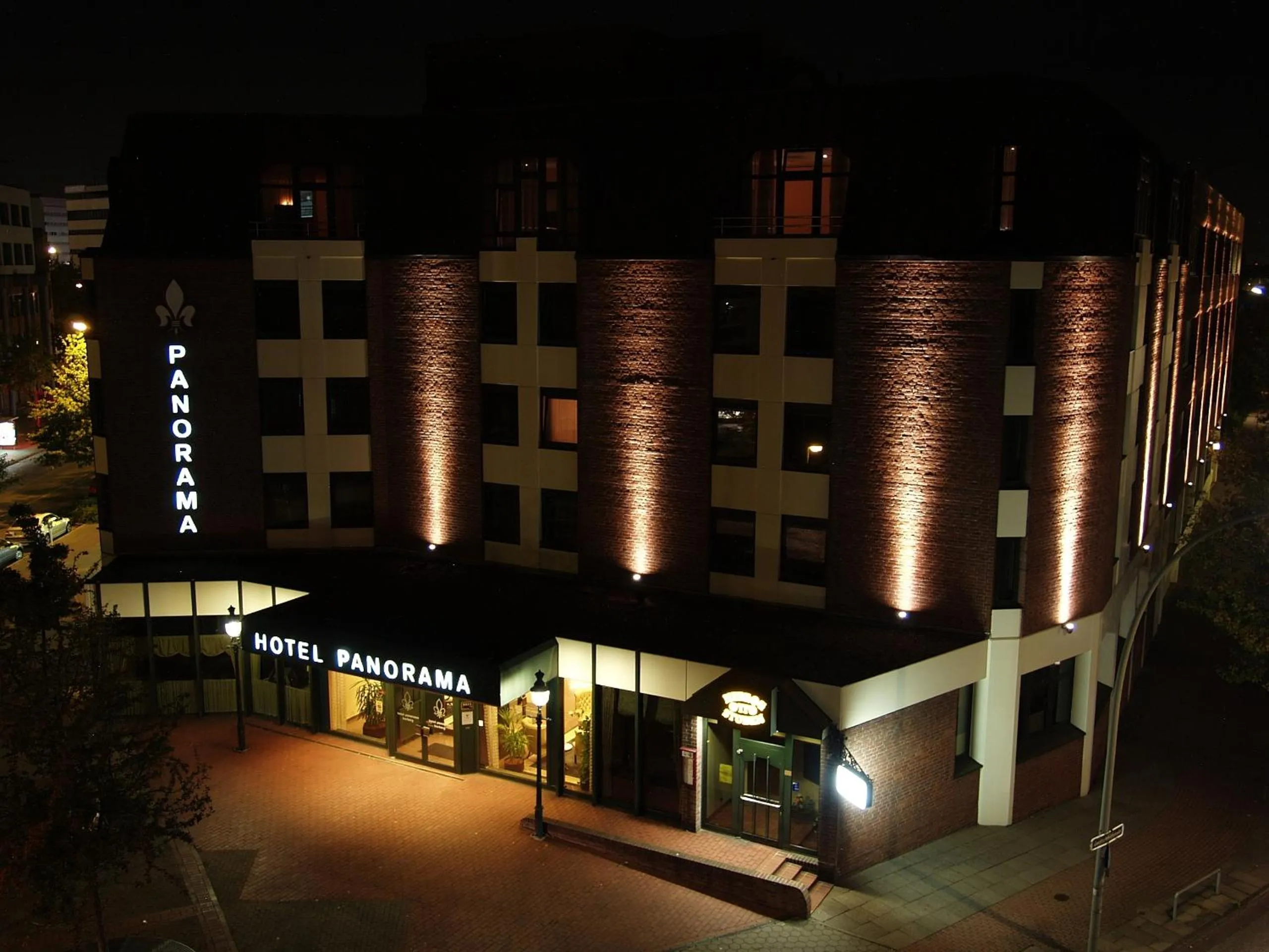 Facade/entrance in Hotel Panorama Hamburg-Harburg