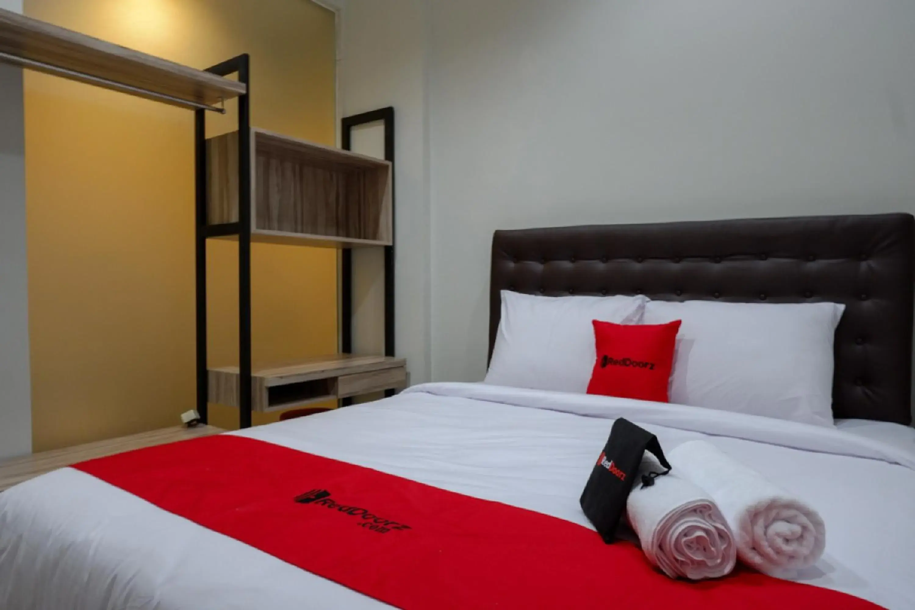 RedDoorz @ Jalan Kartini Semarang RedDoorz @ Jalan Kartini Semarang