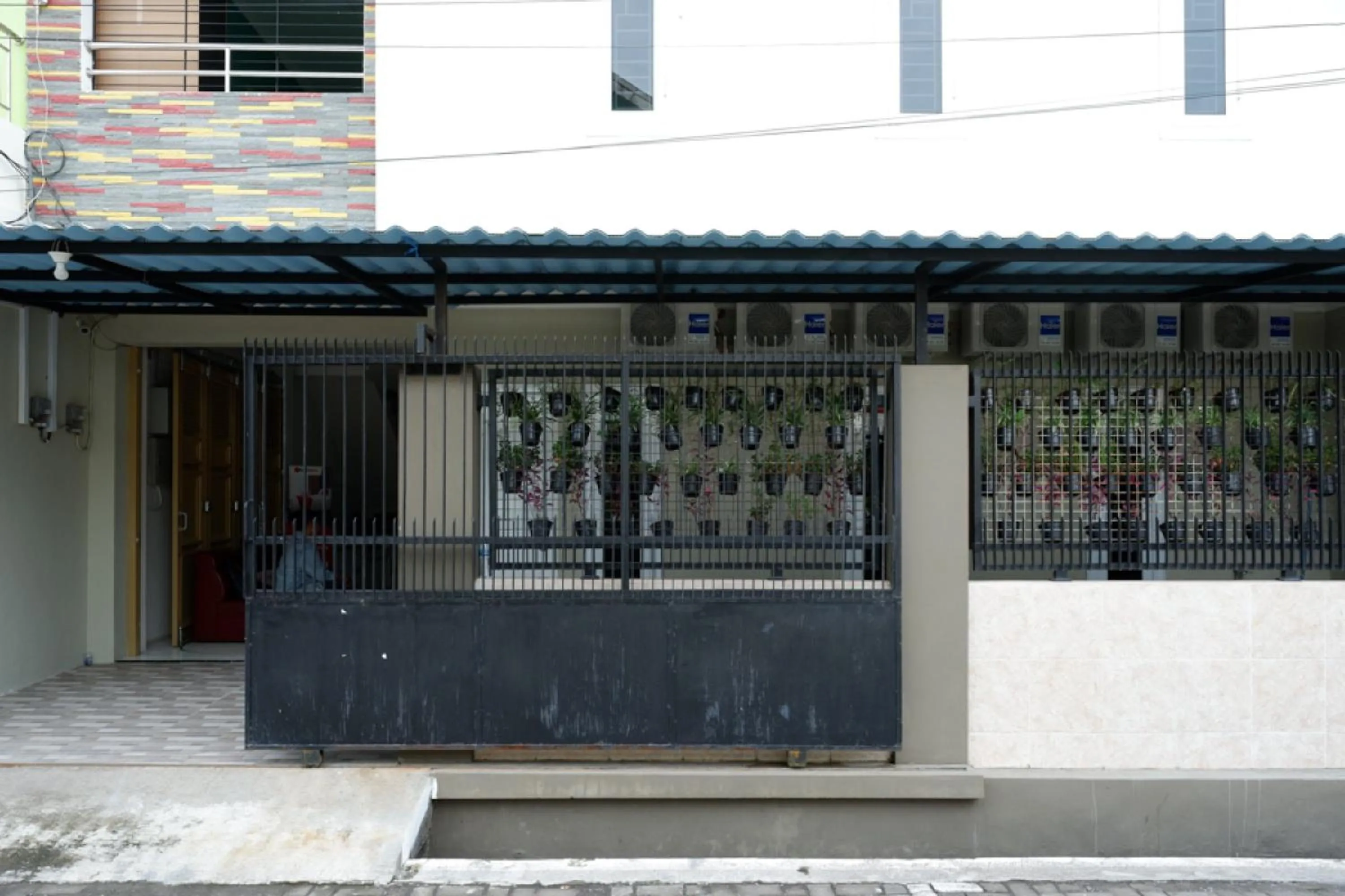 Property building in RedDoorz Hostel near Kota Lama Semarang