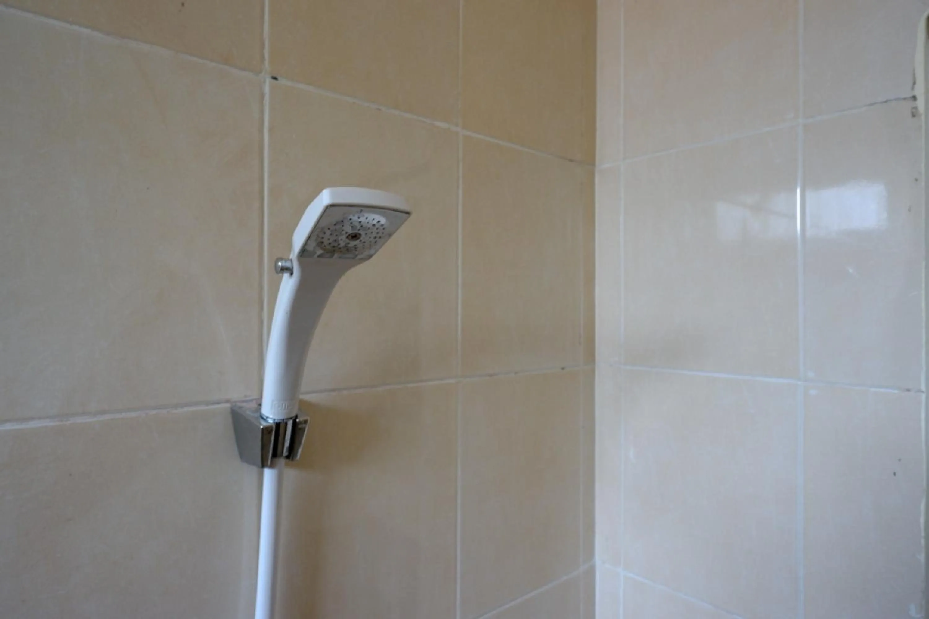 Bathroom in RedDoorz Hostel near Kota Lama Semarang