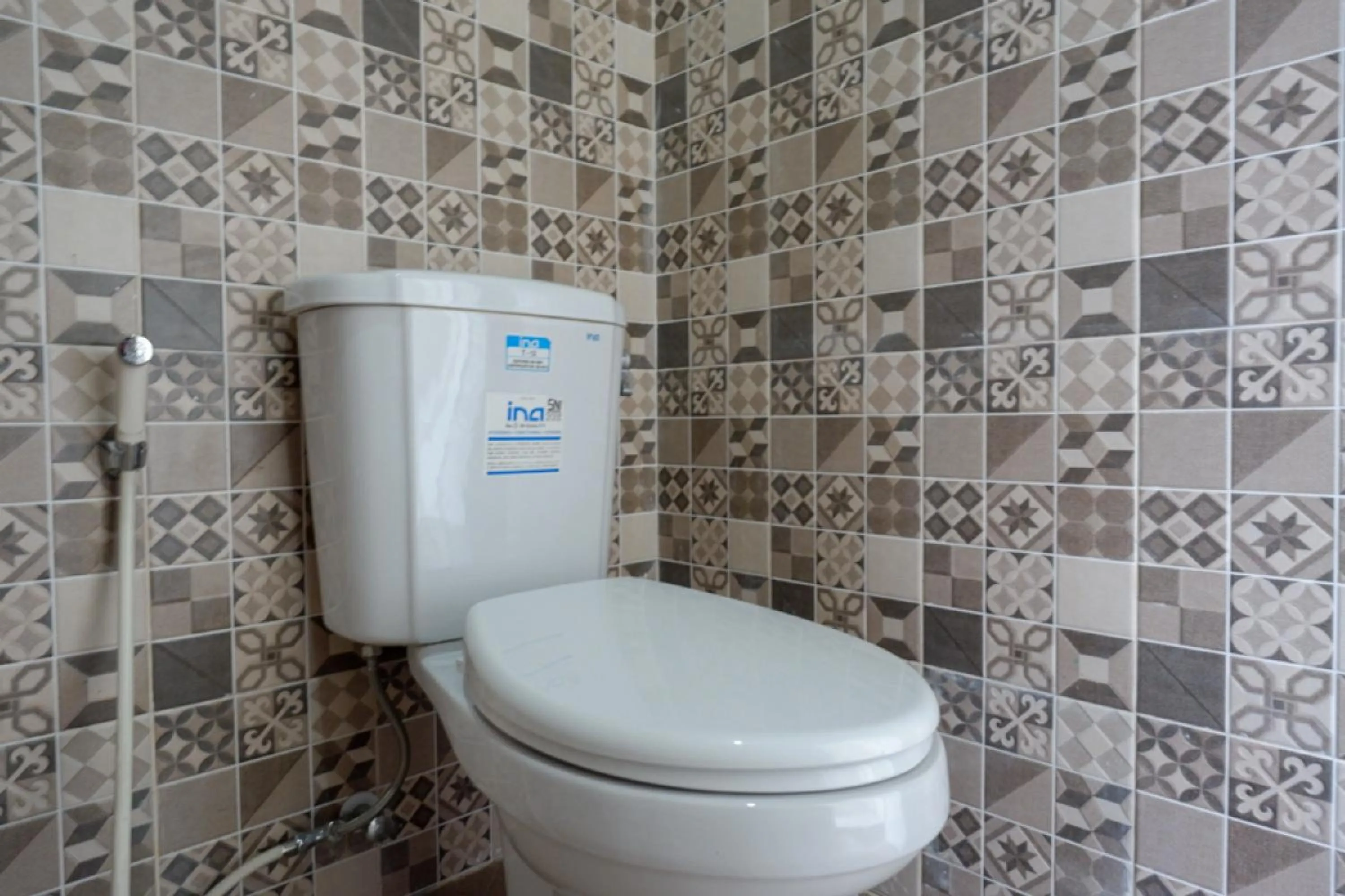 Bathroom in RedDoorz Hostel near Kota Lama Semarang