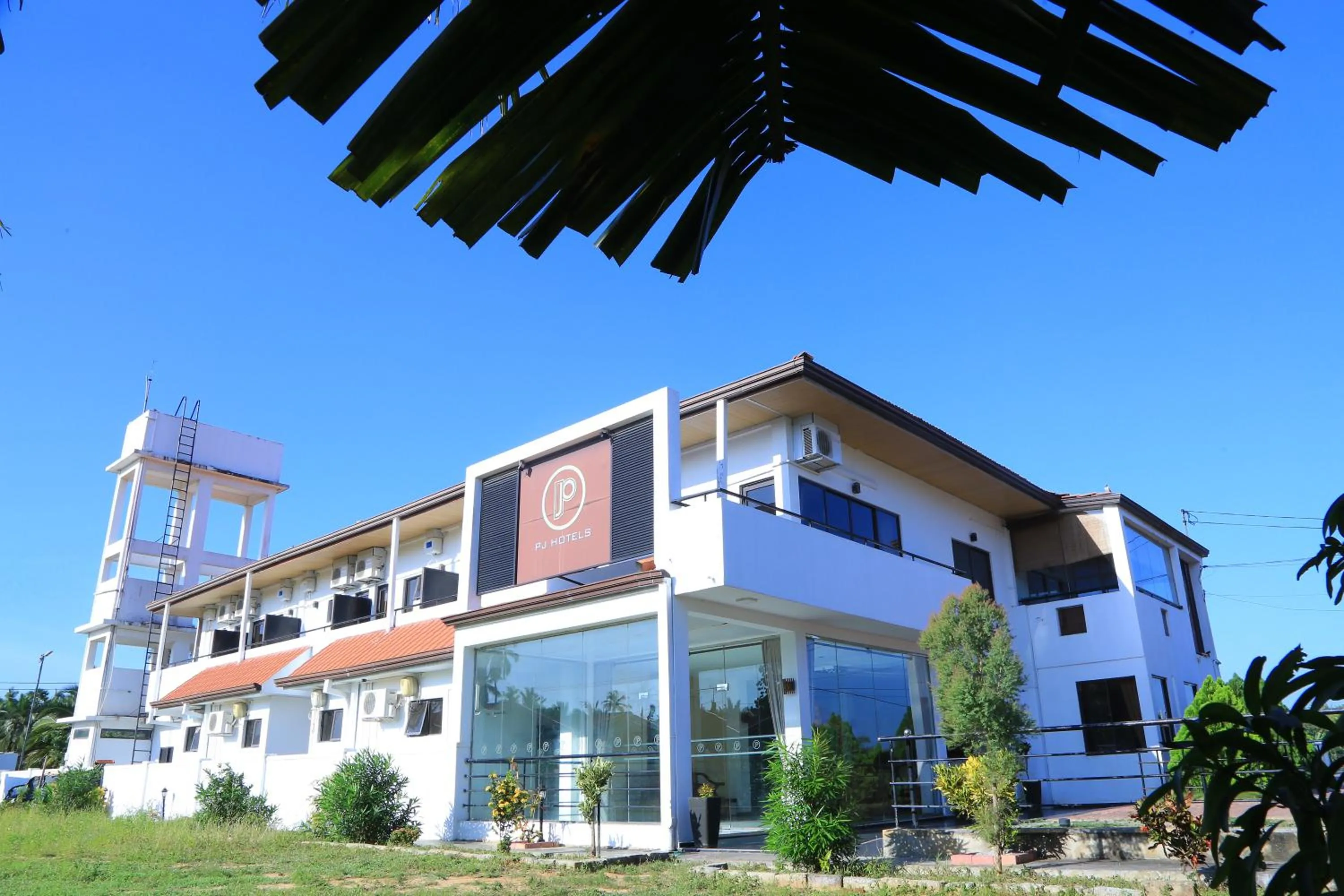 Garden in PJ Hotels Jaffna