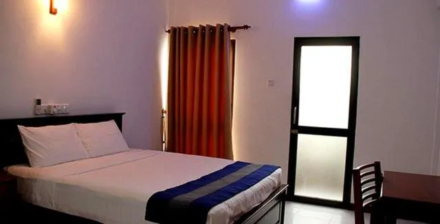 Bedroom, Bed in PJ Hotels Jaffna