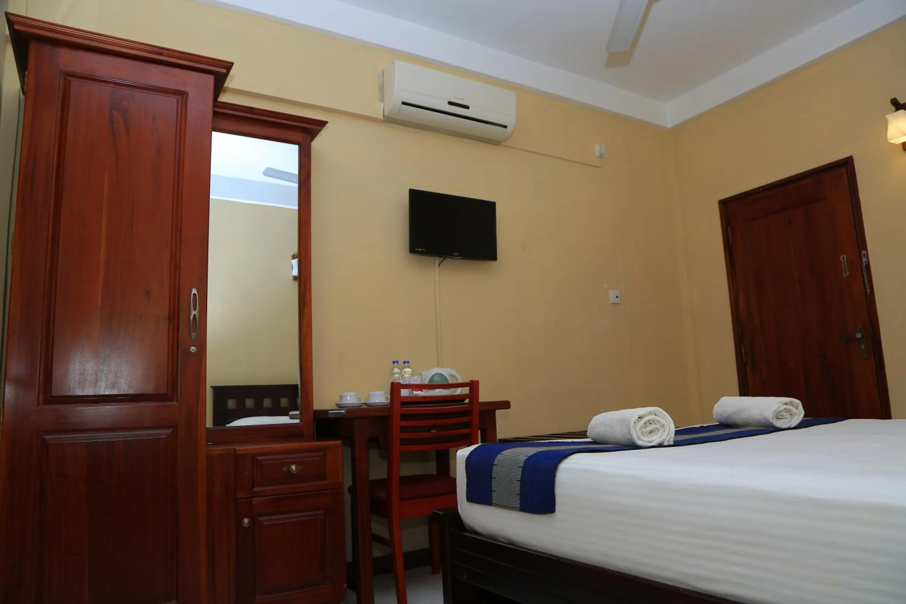 Bed in PJ Hotels Jaffna