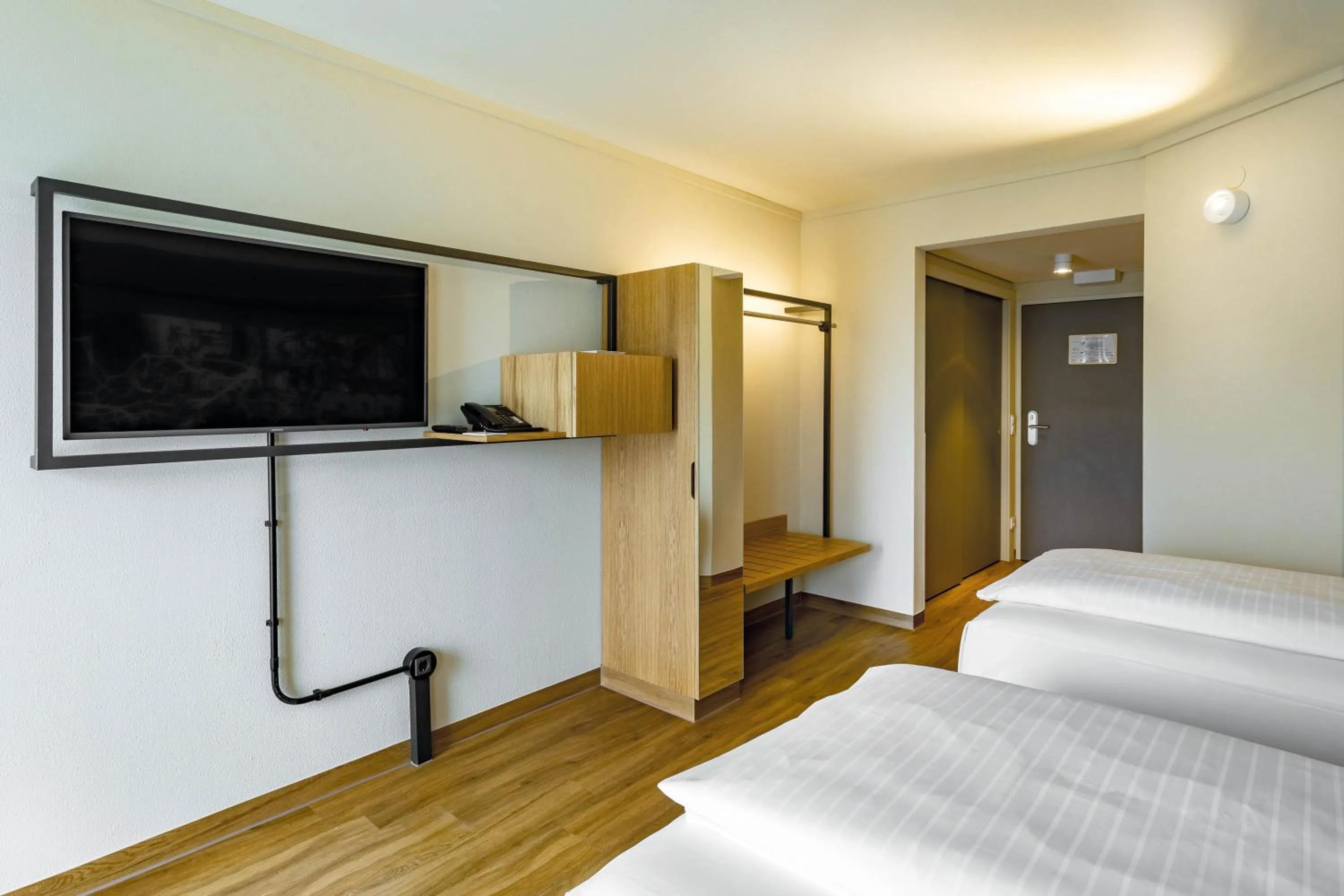 TV and multimedia, Bed in Seminaris Hotel Bad Boll