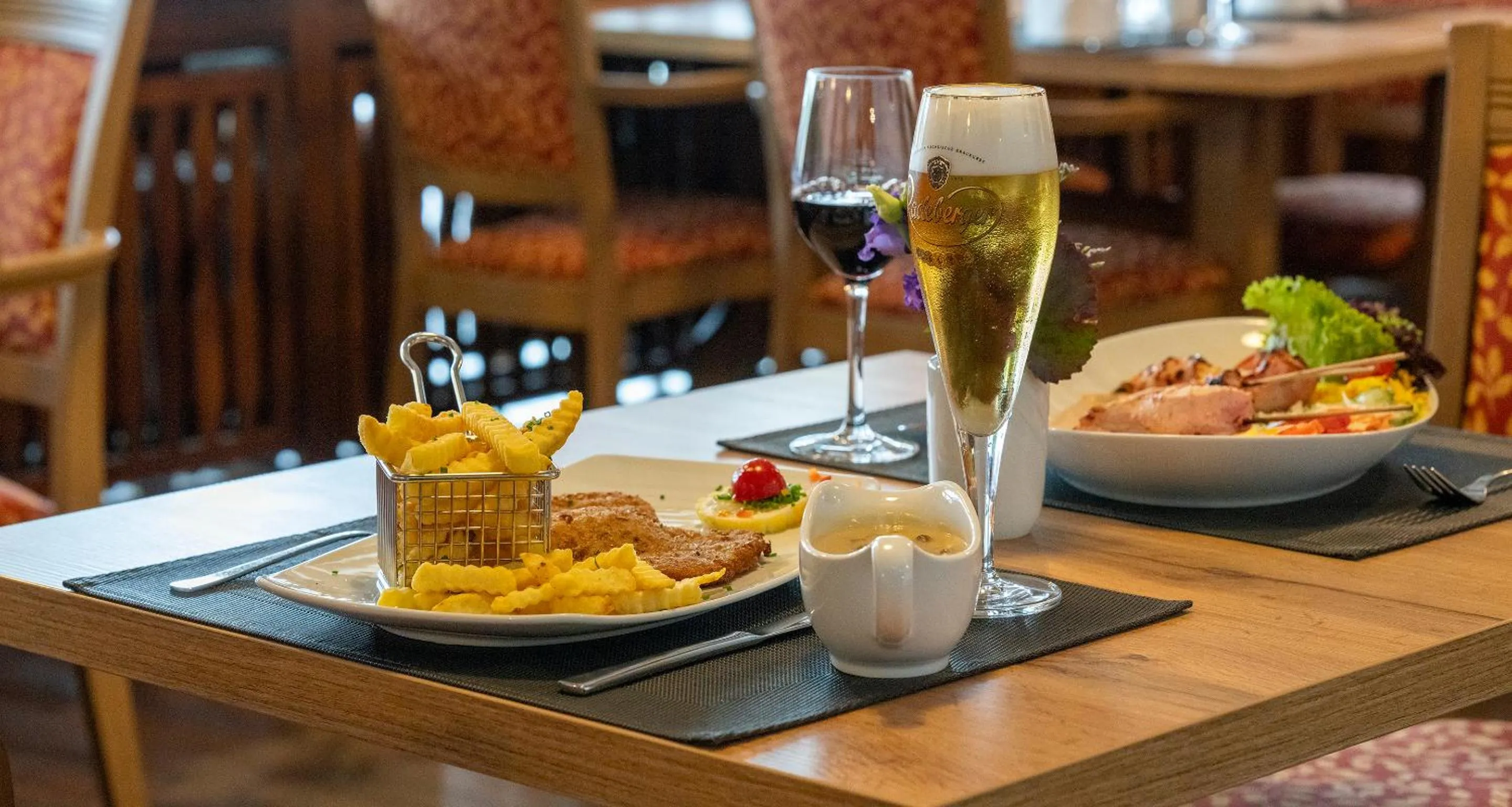 Restaurant/places to eat in PLAZA INN Heidehof