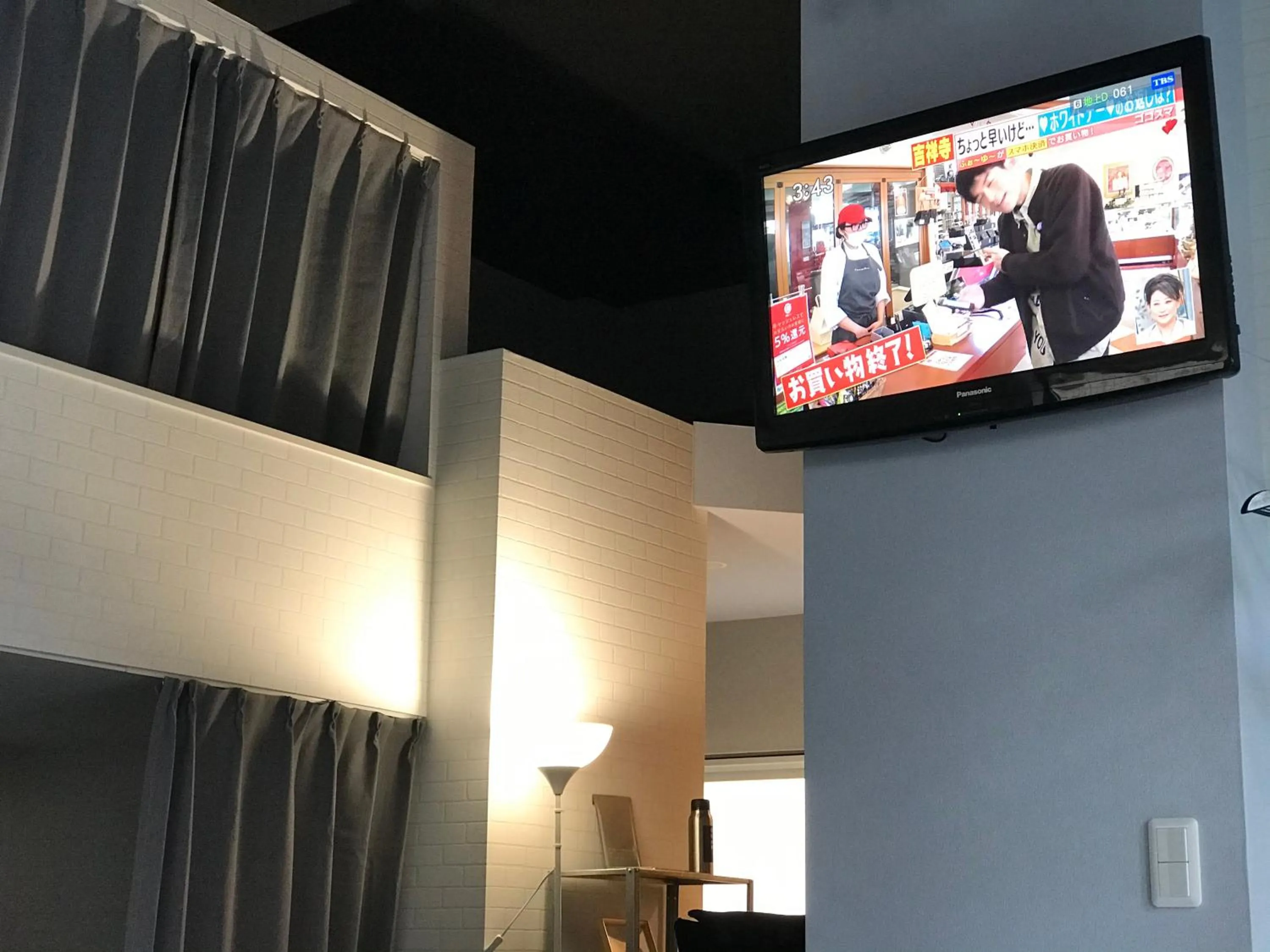 Communal lounge/ TV room in Hostel 1010 SENJUOHASHI