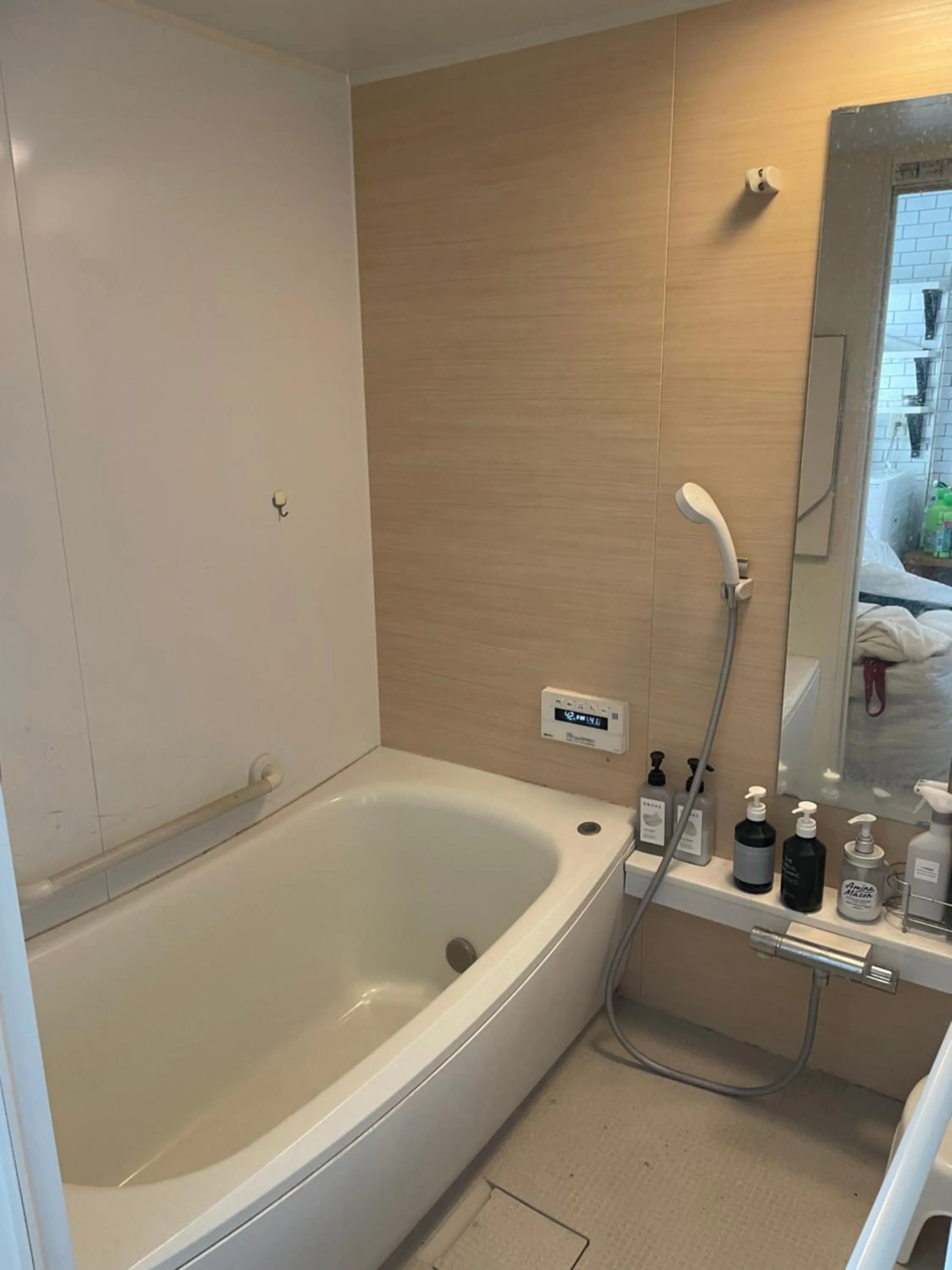 Hot Tub in Hostel 1010 SENJUOHASHI