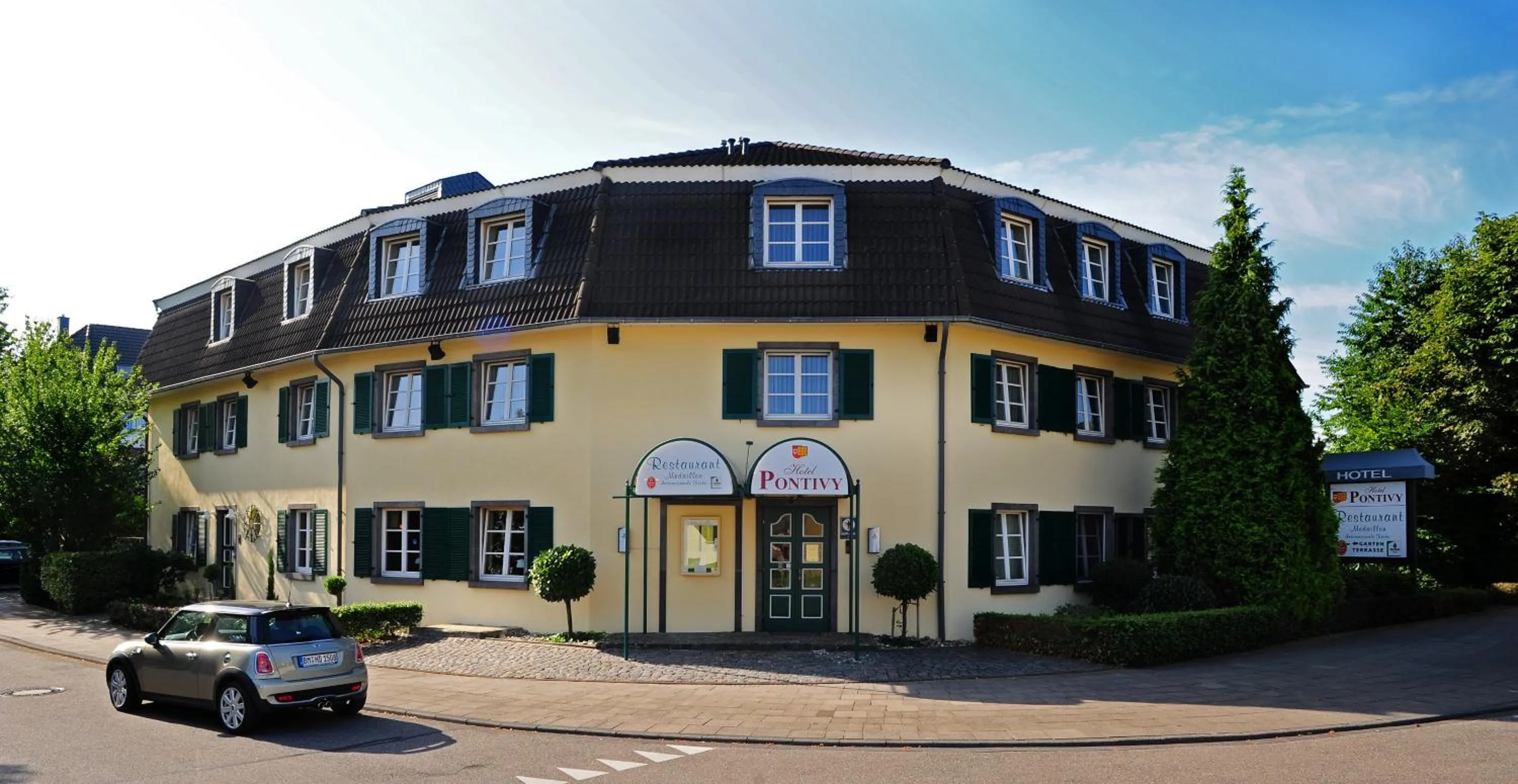 Property building in Hotel Pontivy