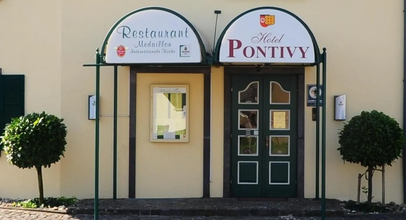 Facade/entrance in Hotel Pontivy