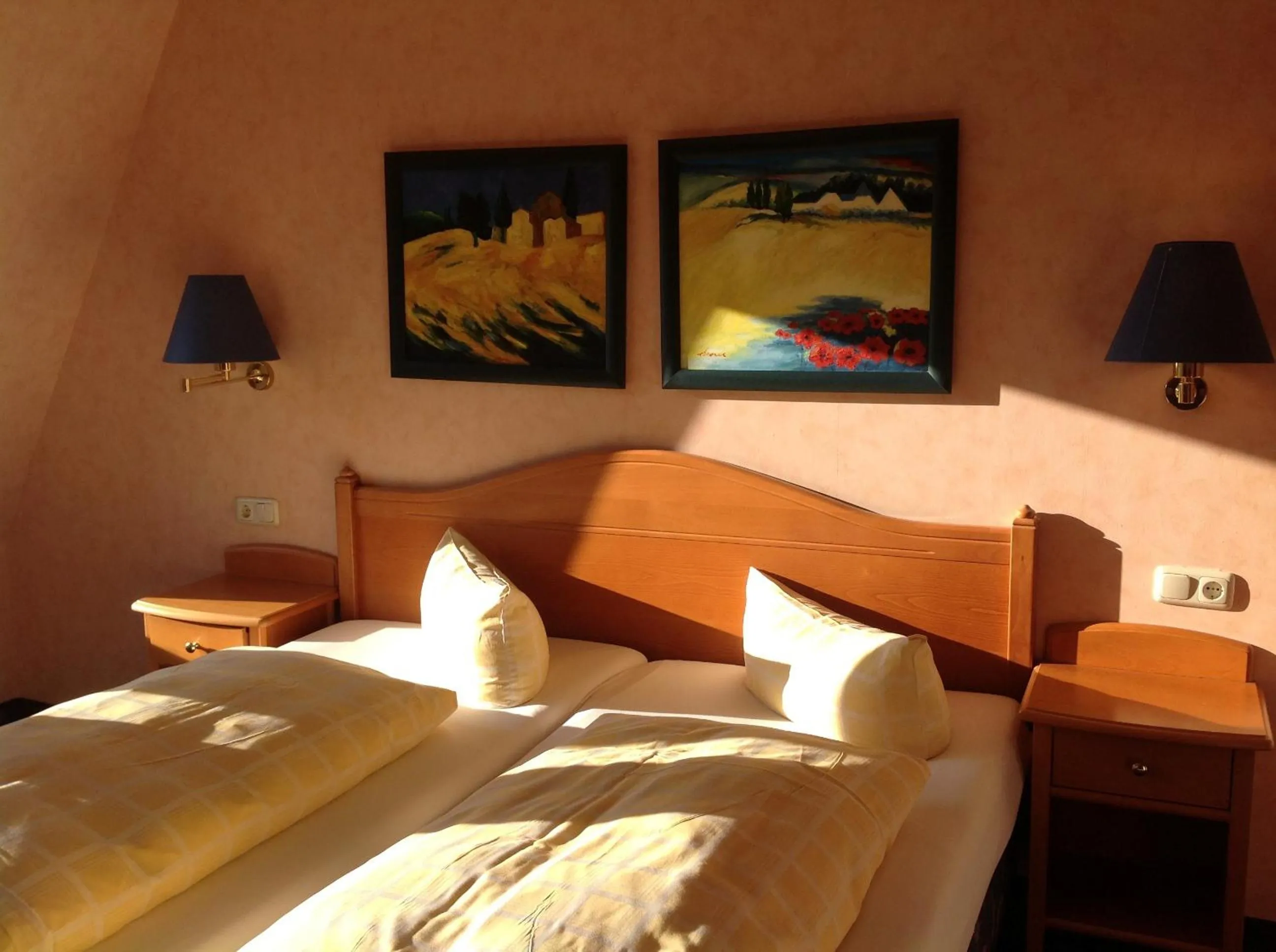 Bed in Dünenhotel am Meer