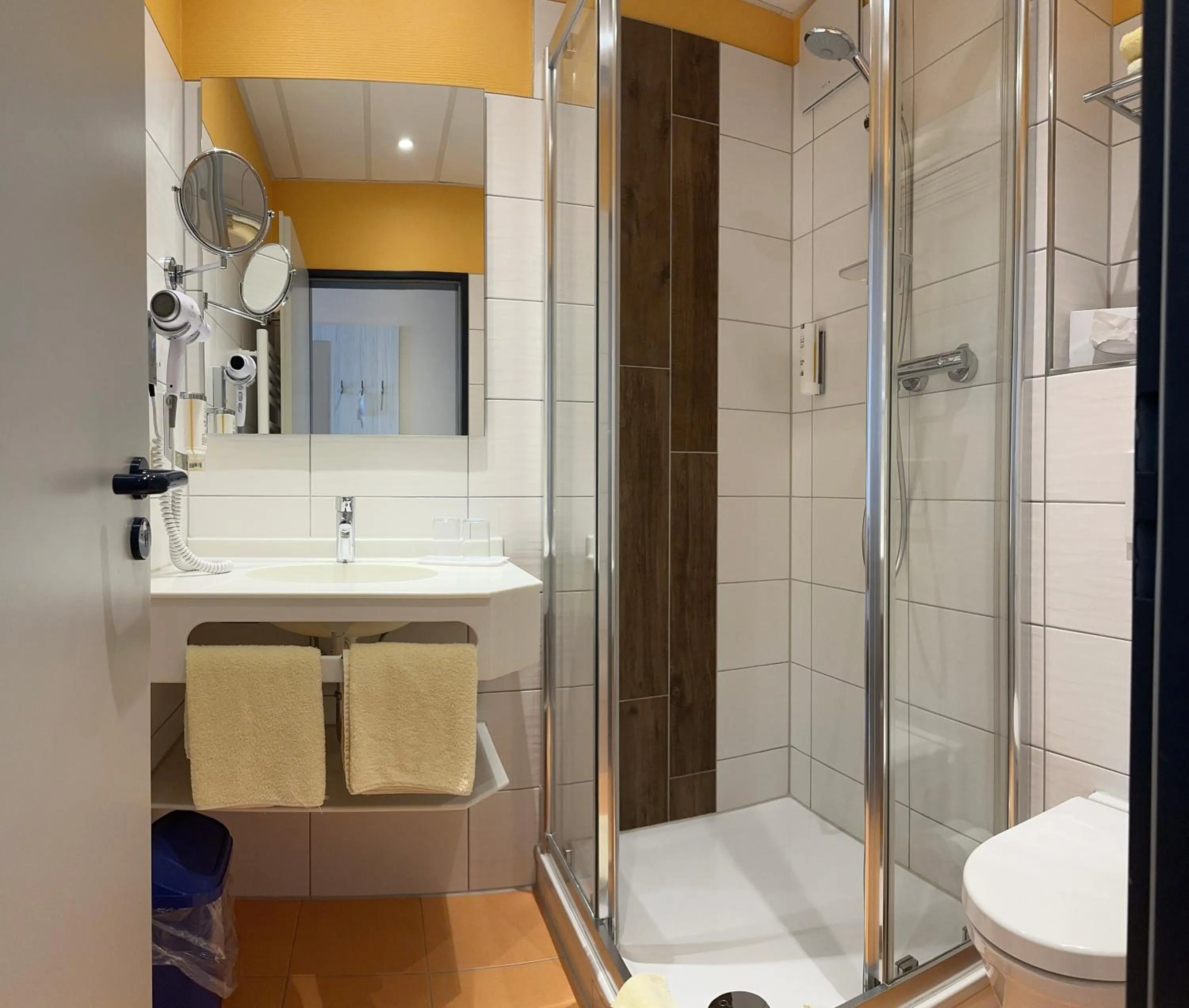 Shower in Dünenhotel am Meer