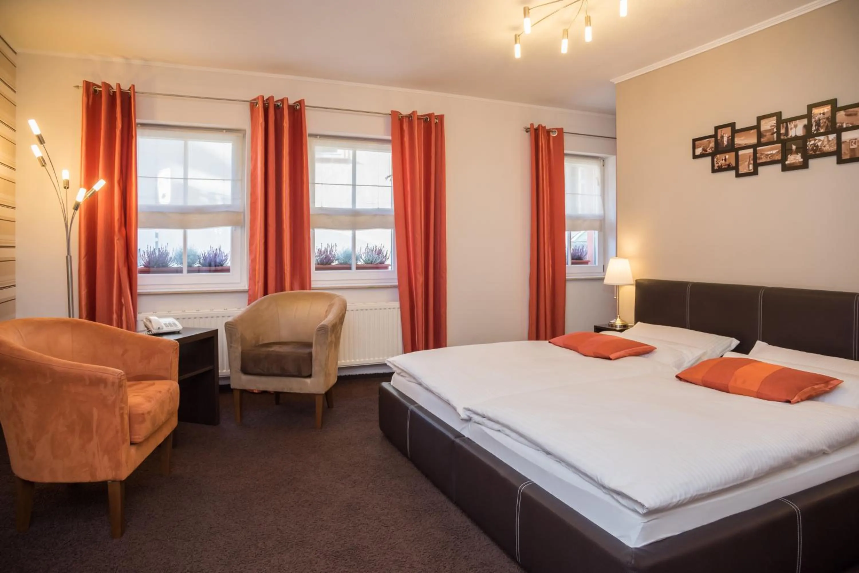 Photo of the whole room, Bed in Hotel Zum Bären