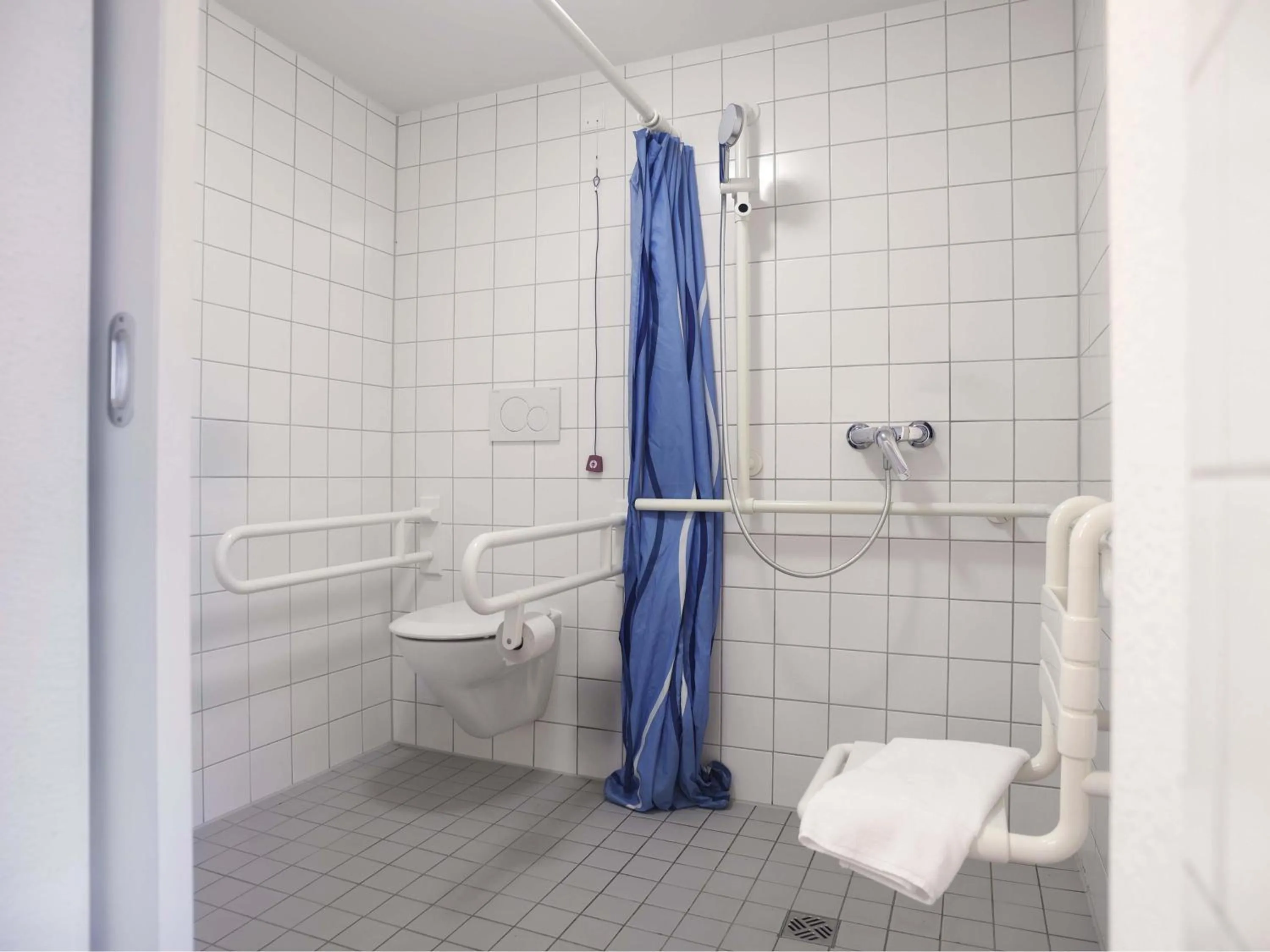 Bathroom in B&B HOTEL Rostock-Broderstorf